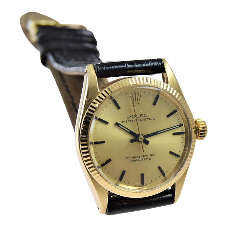 Rolex Montre Oyster Perpetual de taille moyenne en or jaune massif 14 carats, 1965 ou 1966 Unisexe en vente