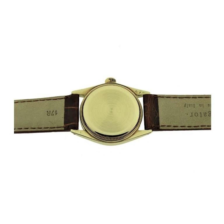 Rolex Montre Oyster Perpetual de taille moyenne en or jaune massif 14 carats, 1965 ou 1966 en vente 3