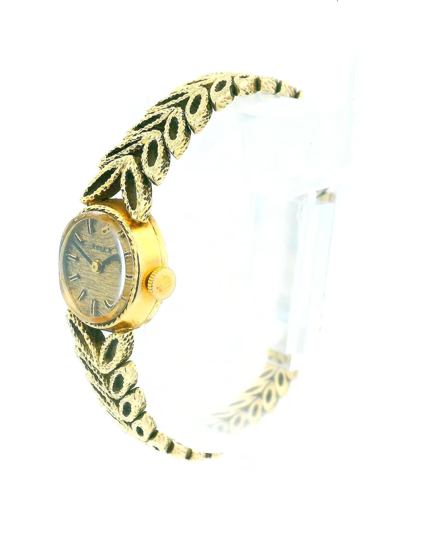 Rolex 14k quadrante testurizzato Bunnyear banda testurizzata in oro giallo da donna In condizioni buone in vendita a Great Neck Plaza, NY