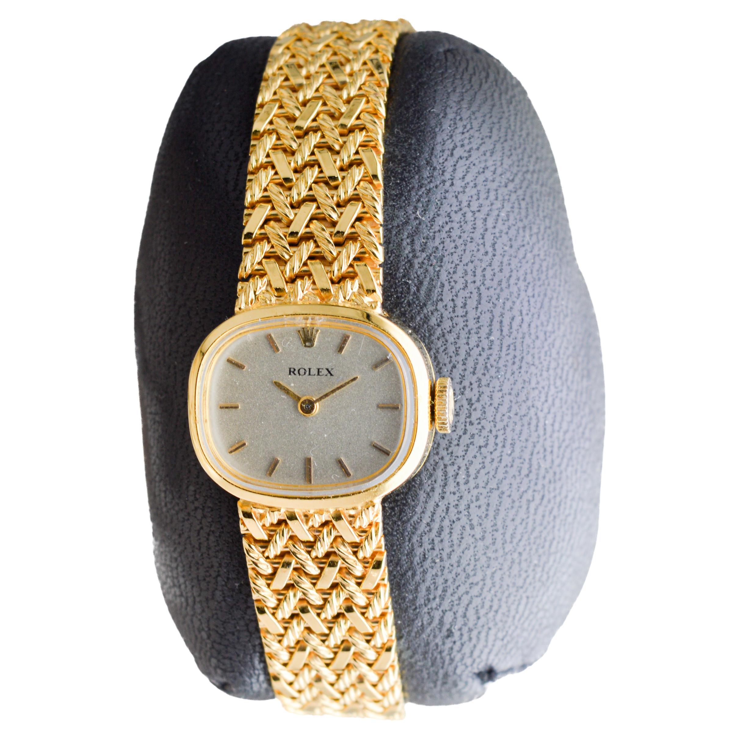 Rolex 14Kt Solid Gold Ladies Dress Watch circa 1960's In Excellent Condition For Sale In Long Beach, CA