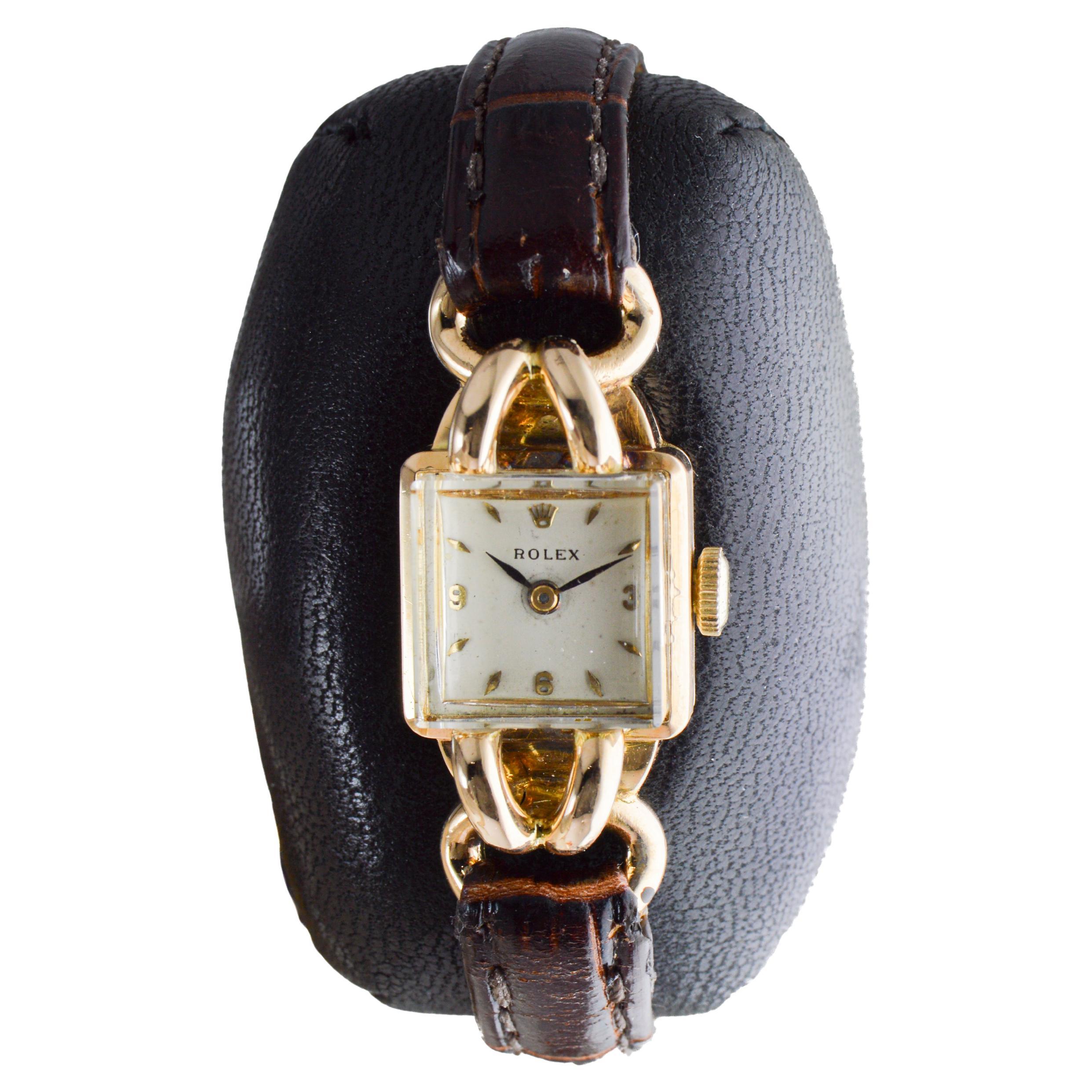 Rolex Montre Art déco pour dames en or jaune massif 14Kt circa 1954 Pour femmes en vente