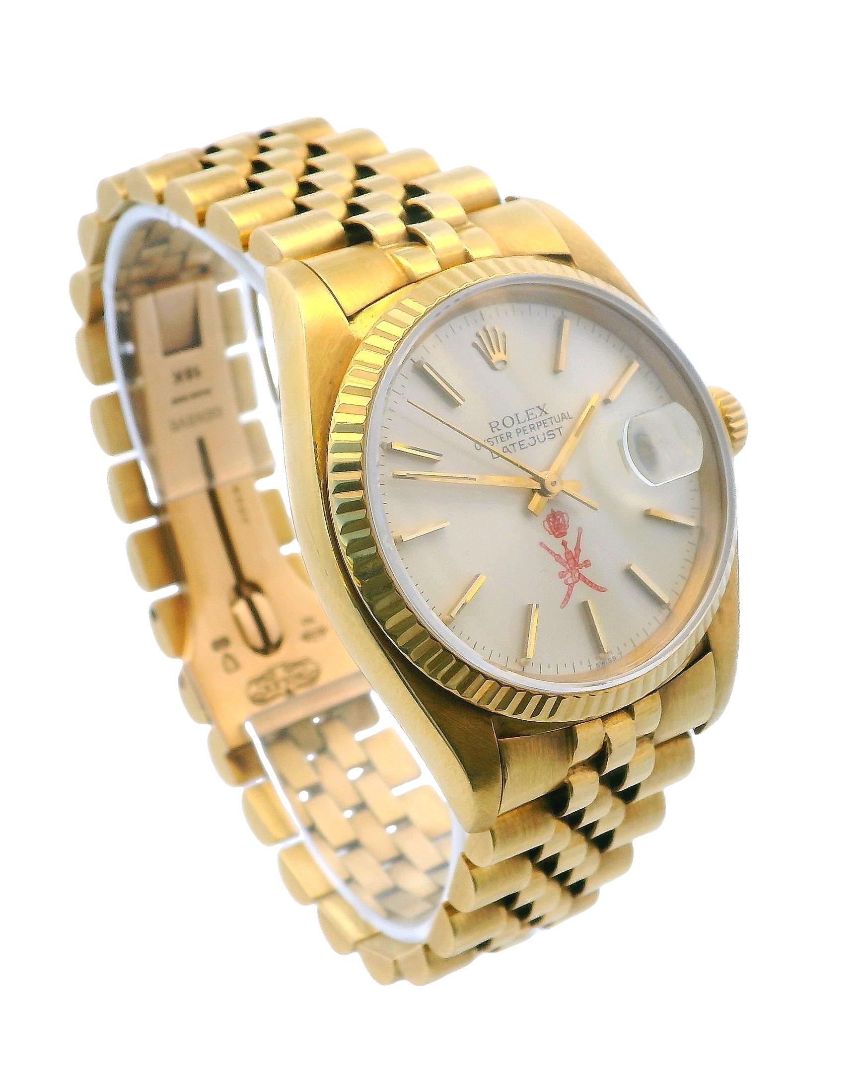 Rolex 16018 18k Yellow Gold Red Khanjar Dial Vintage Watch In Good Condition For Sale In Great Neck Plaza, NY