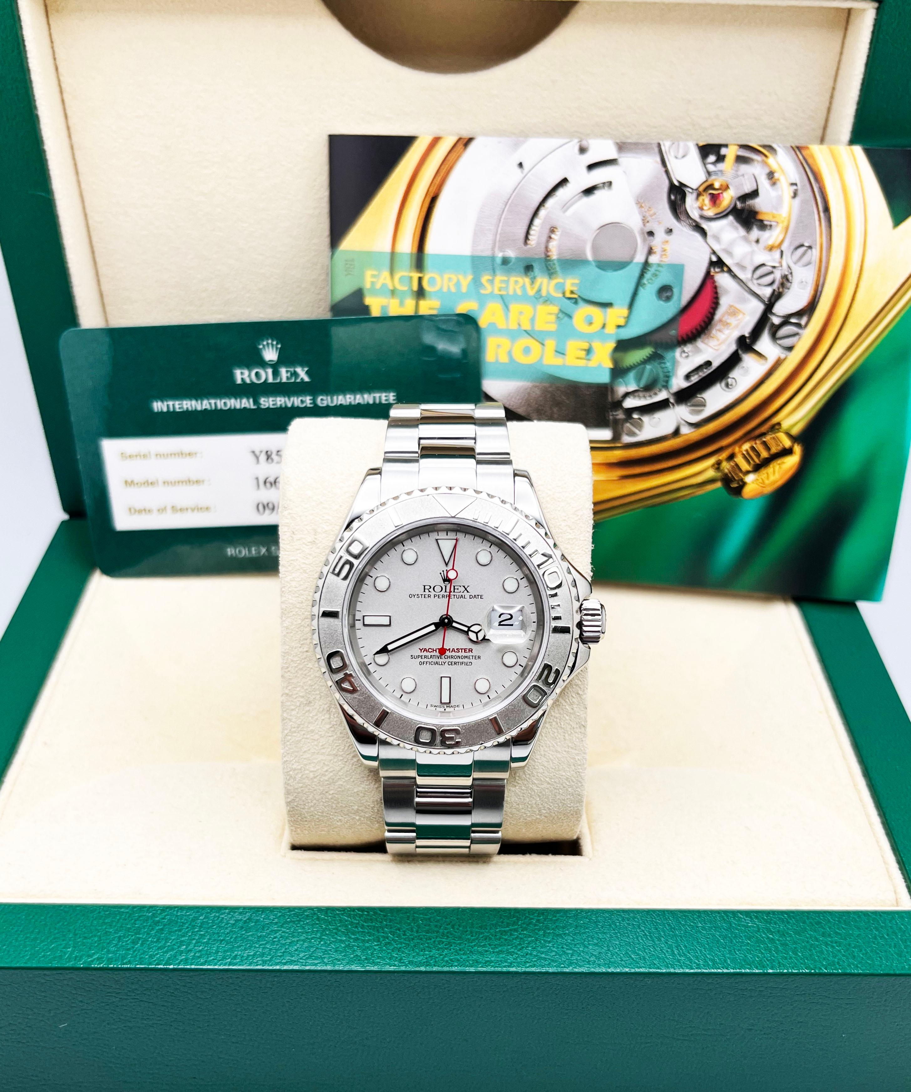 Stil Nummer: 16622

Seriennummer: Y852***

Jahr: 2002

Modell: Yacht Master 

MATERIAL des Gehäuses: Rostfreier Stahl 

Band: Rostfreier Stahl 

Lünette: Platin 

Zifferblatt: Platin 

Gesicht: Saphirglas 

Gehäusegröße: 40mm 

Enthält: 

-Rolex Box