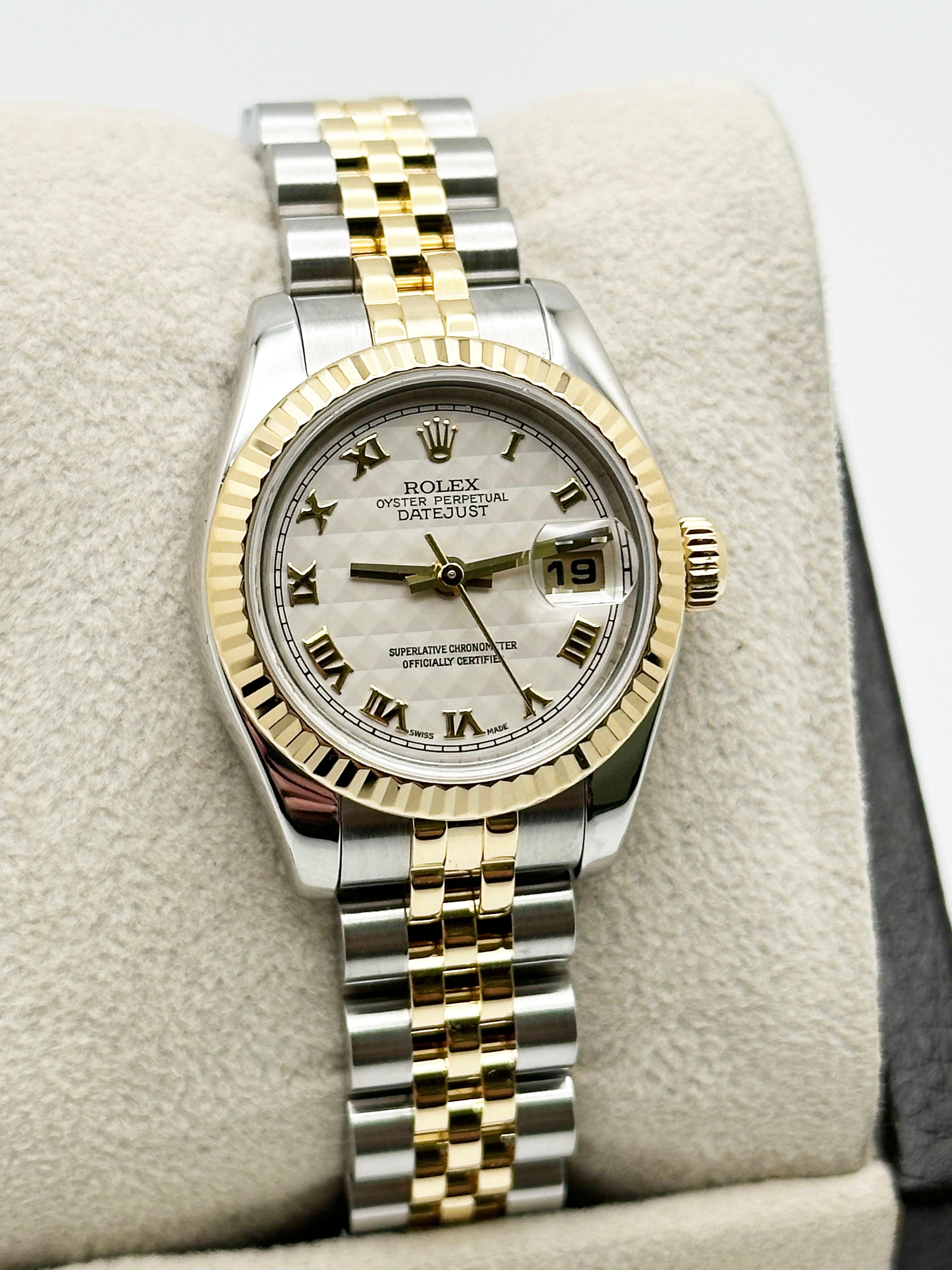 Rolex 179173 Damen Datejust Pyramiden-Zifferblatt 18K Gelbgold Stahlschachtel Bücherregal im Zustand „Hervorragend“ in San Diego, CA