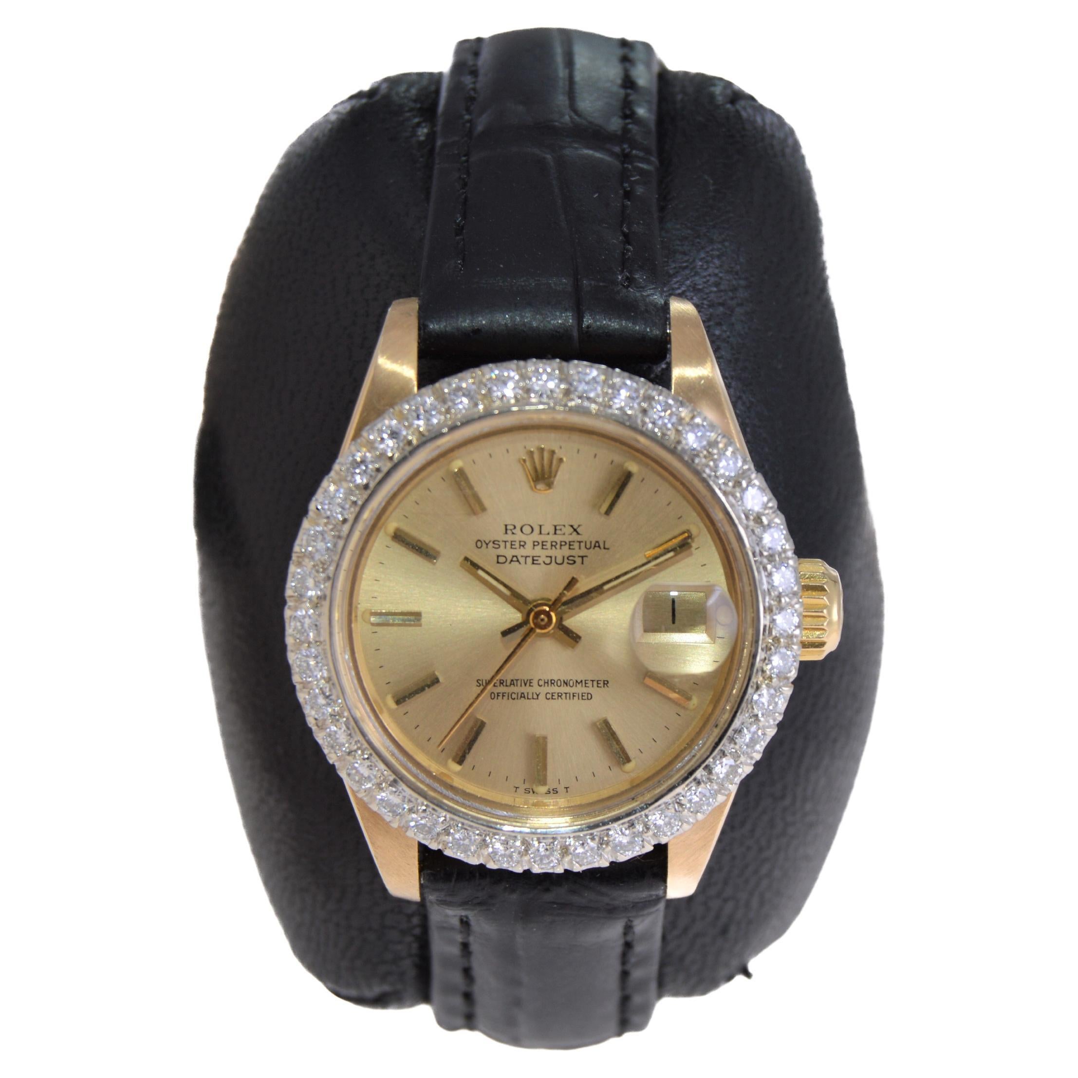 Moderne Rolex modèle présidente pour femmes en or jaune 18 carats avec lunette en diamant faite sur mesure en vente