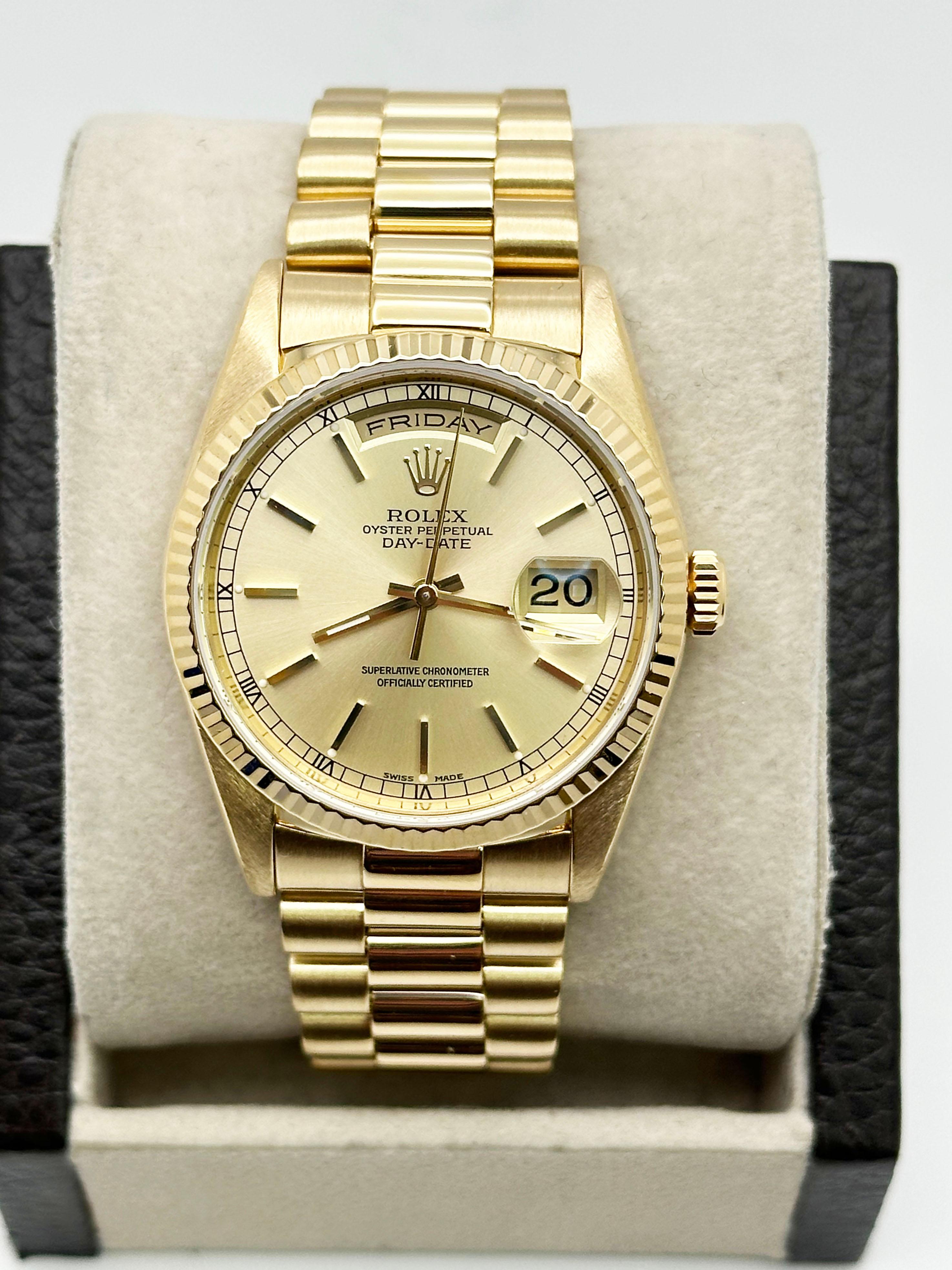 Numero di stile: 18238 Double Quickset



Seriale: E419***



Anno: 1990

 

Model: President Day Date 

 

Materiale della cassa: Oro giallo 18 carati 

 

Fascia: oro giallo 18 carati 

 

Lunetta: oro giallo 18 carati 

 

Volto: Cristallo di
