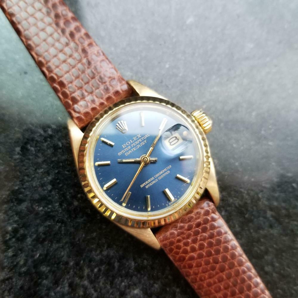 Stunning luxury, 18k solid gold Rolex Oyster Perpetual Lady Datejust 6917 automatic, c.1976. Verified authentic by a master watchmaker. Stunning blue Rolex signed dial, applied gold indice hour markers, gold minute and hour hands, sweeping central