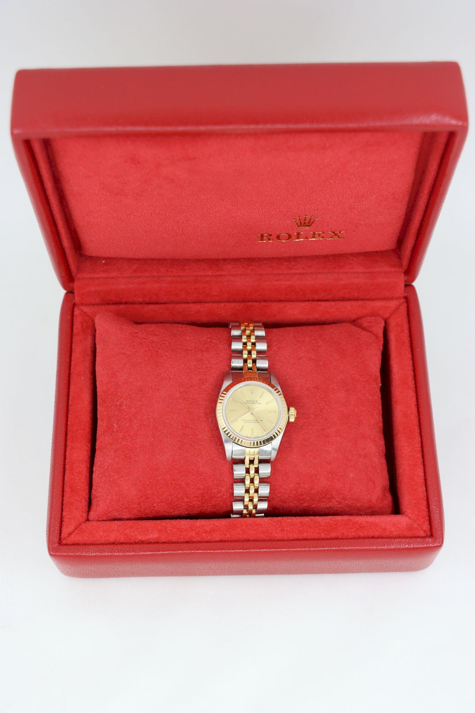Rolex Montre Oyster Perpetual en or 18 carats pour femmes en vente 11