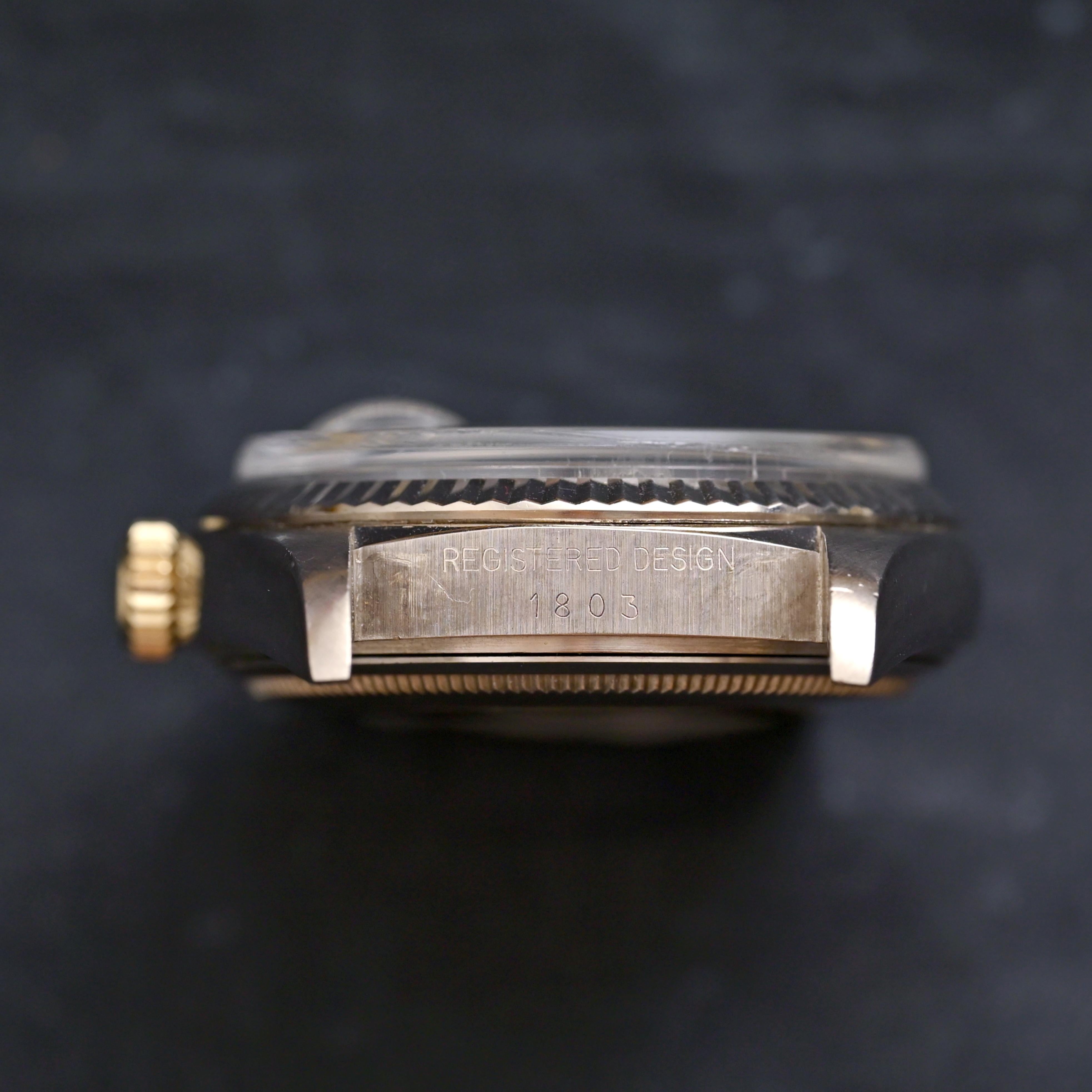 Rolex 18K Weißgold Day-Date Silbernes Zifferblatt mit Diamantindexen Ref. 1803

Marke: Vintage By Rolex
Modell: 1803
Jahr: 1974
Seriennummer: 40XXXXX
Referenz: OT2764

Gehäuse: 18 Karat Weißgold 36 mm ohne Krone; leichte Gebrauchsspuren und leichte