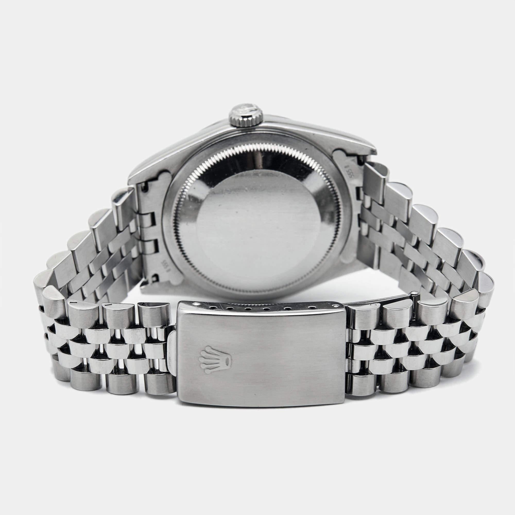 La Datejust est l'une des montres les plus reconnues et les plus convoitées de la maison Rolex. Il a une apparence distincte et un attrait irréfutable. Réalisée en acier inoxydable et en or blanc 18 carats, cette authentique montre-bracelet Rolex