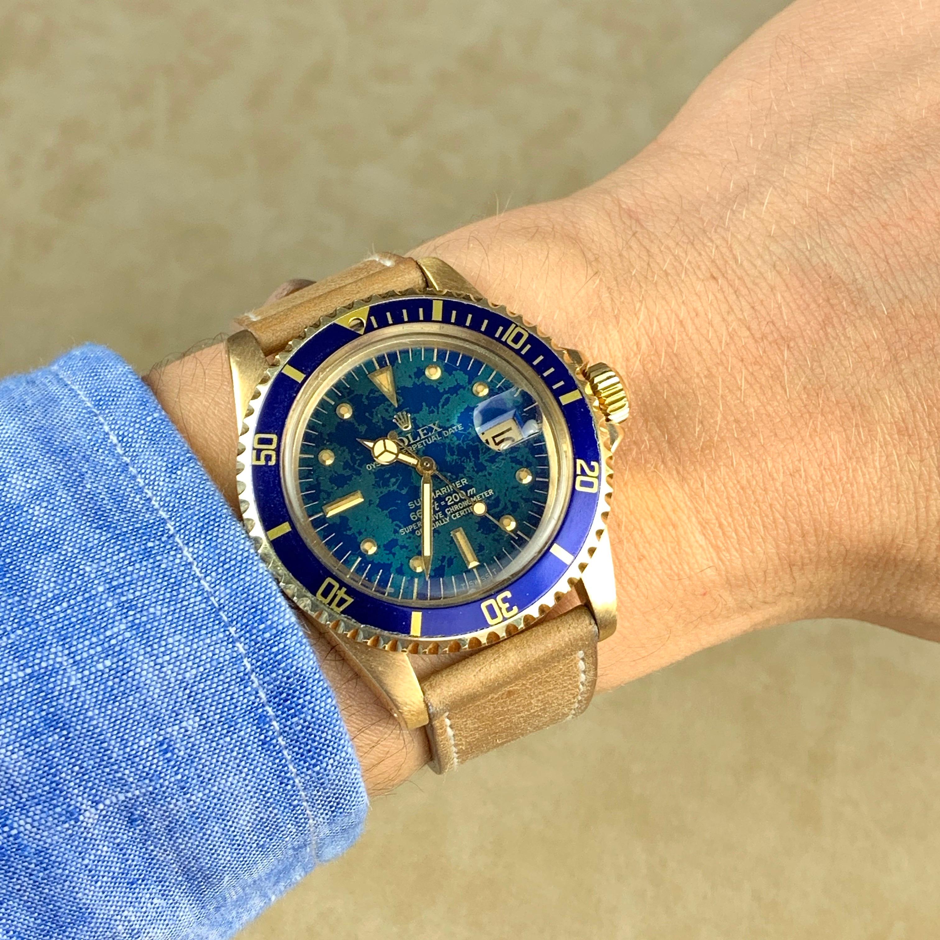 Rolex 18 Karat Gold Oyster Perpetual Submariner with Blue Gloss Earth Dial im Angebot 1