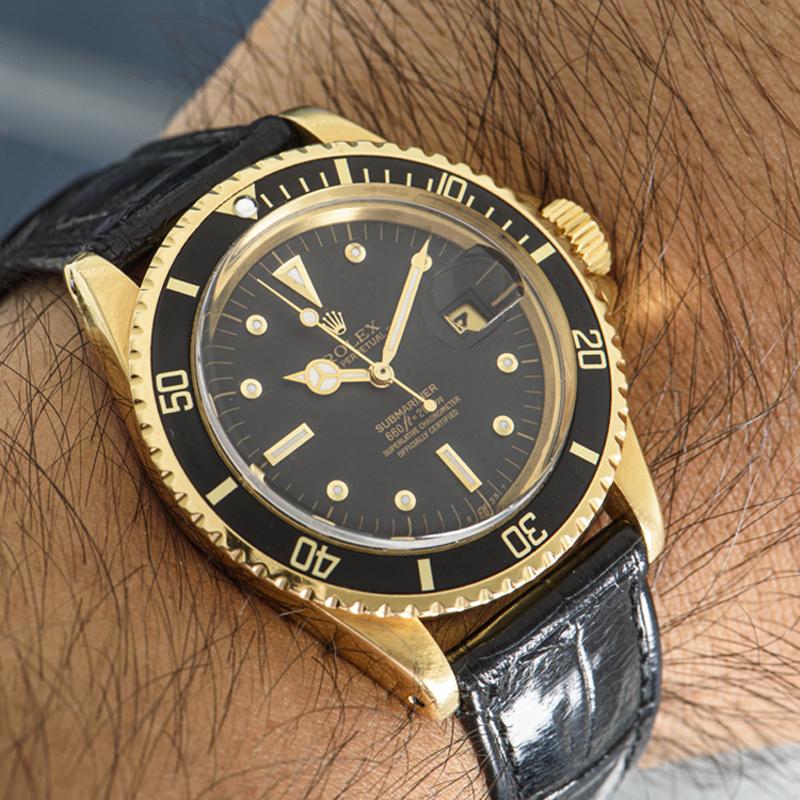 Rolex 18K Yellow Gold Rare Nipple Dial Omani Crest Submariner Date B&P 1680 en vente 7