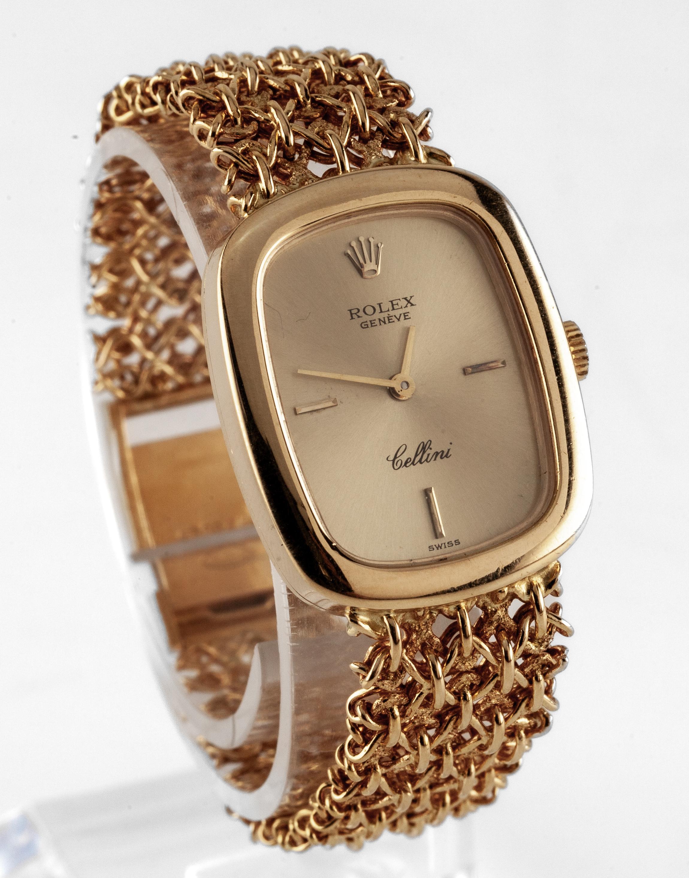 Rolex Cellini Dress Watch da donna in oro giallo 18k con cinturino originale e scatola 1601

Movimento #1601
Caso #759.350
Serie #4329627
Anno: 1976

Cassa rettangolare in oro giallo 18k
22 mm di larghezza (24 mm con corona)
28 mm di