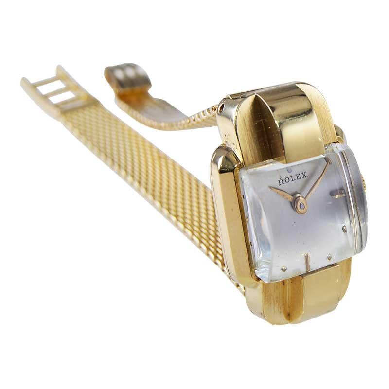 Rolex 18kt. Gold Art Deco Ladies Watch with Original Dial and Crown 1940's In Excellent Condition For Sale In Long Beach, CA