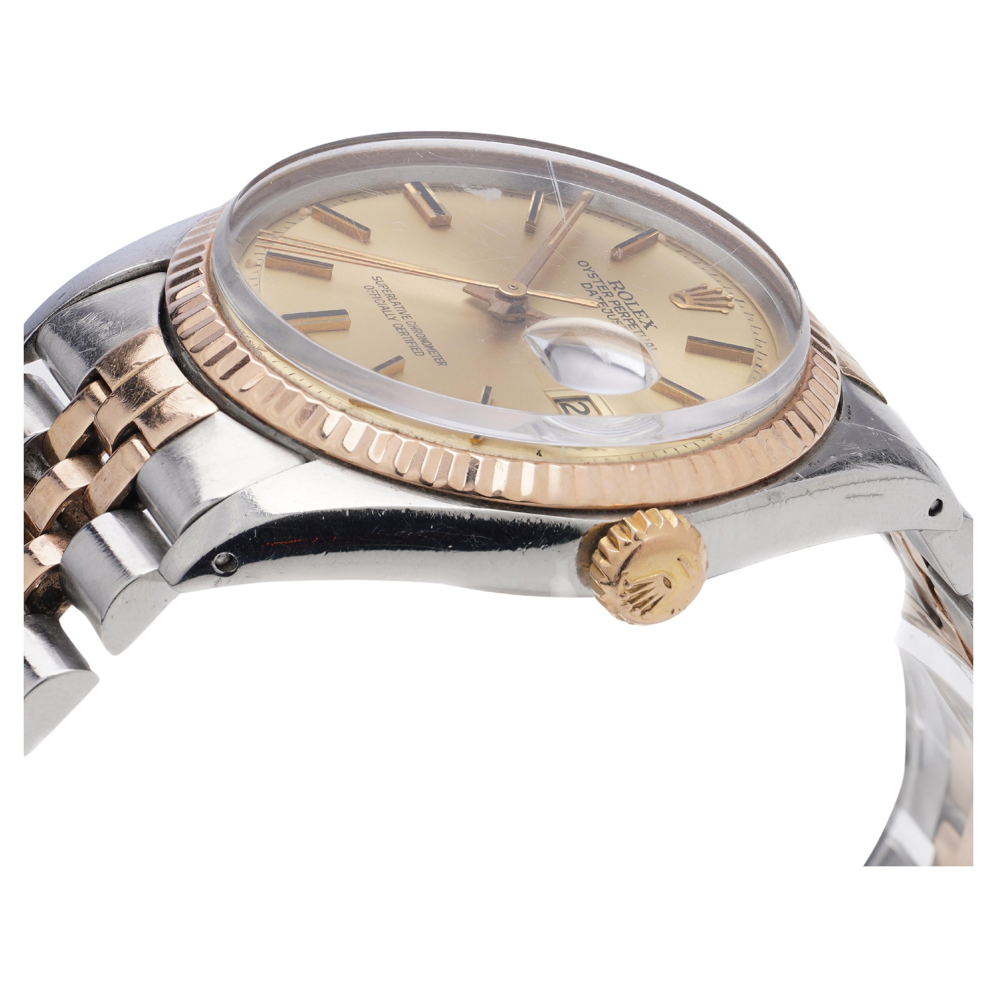 Rolex or rose 18kt. et acier inoxydable  Oyster Perpetual DateJust 
Signé Rolex, Oyster Perpetual DateJust 
Fabriqué en Suisse, 1974

La Rolex Oyster Perpetual DateJust est une pièce classique et intemporelle qui respire le luxe et la