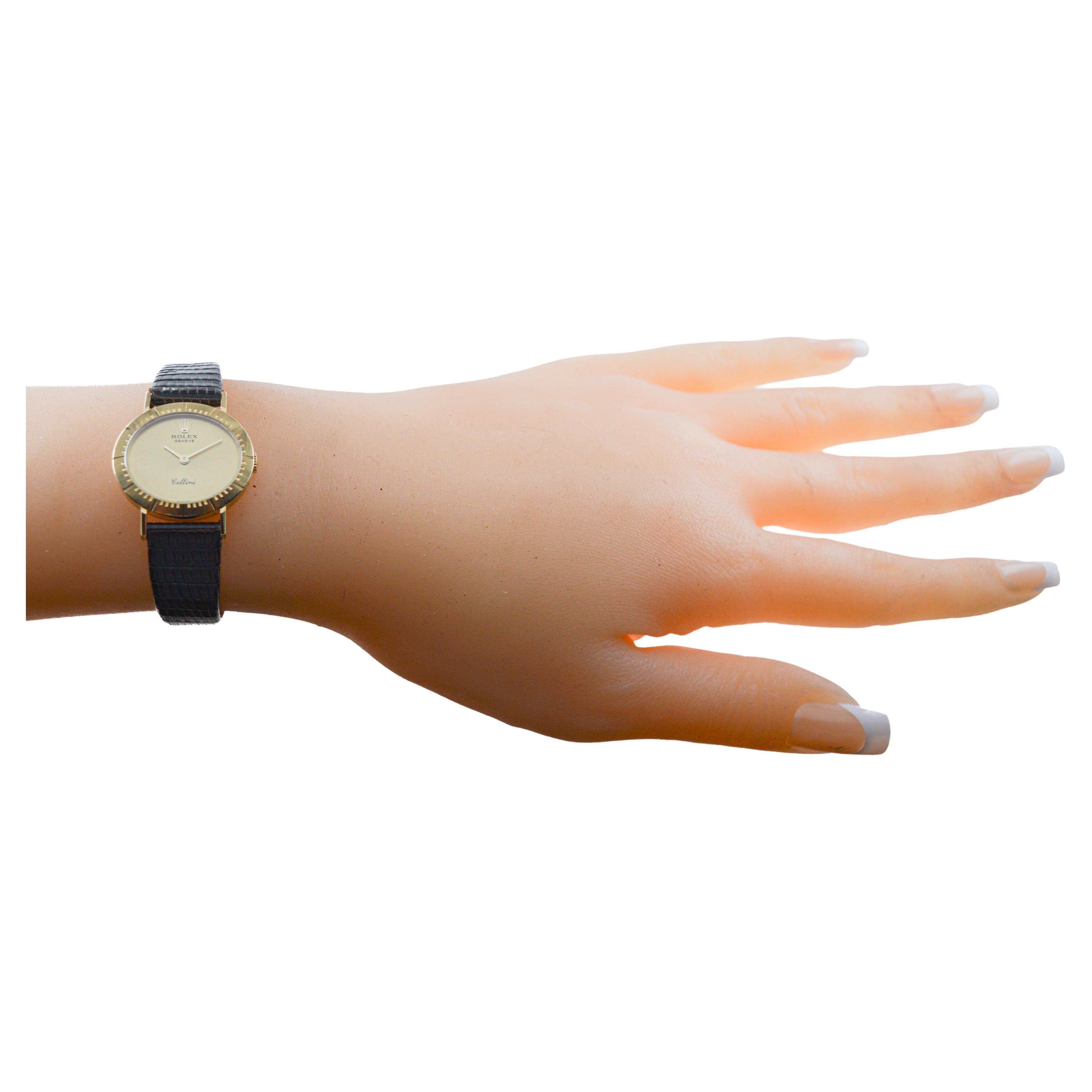 Rolex 18Kt Solid Gold Cellini Series Ladies Watch in Original Condition 1980's For Sale 4