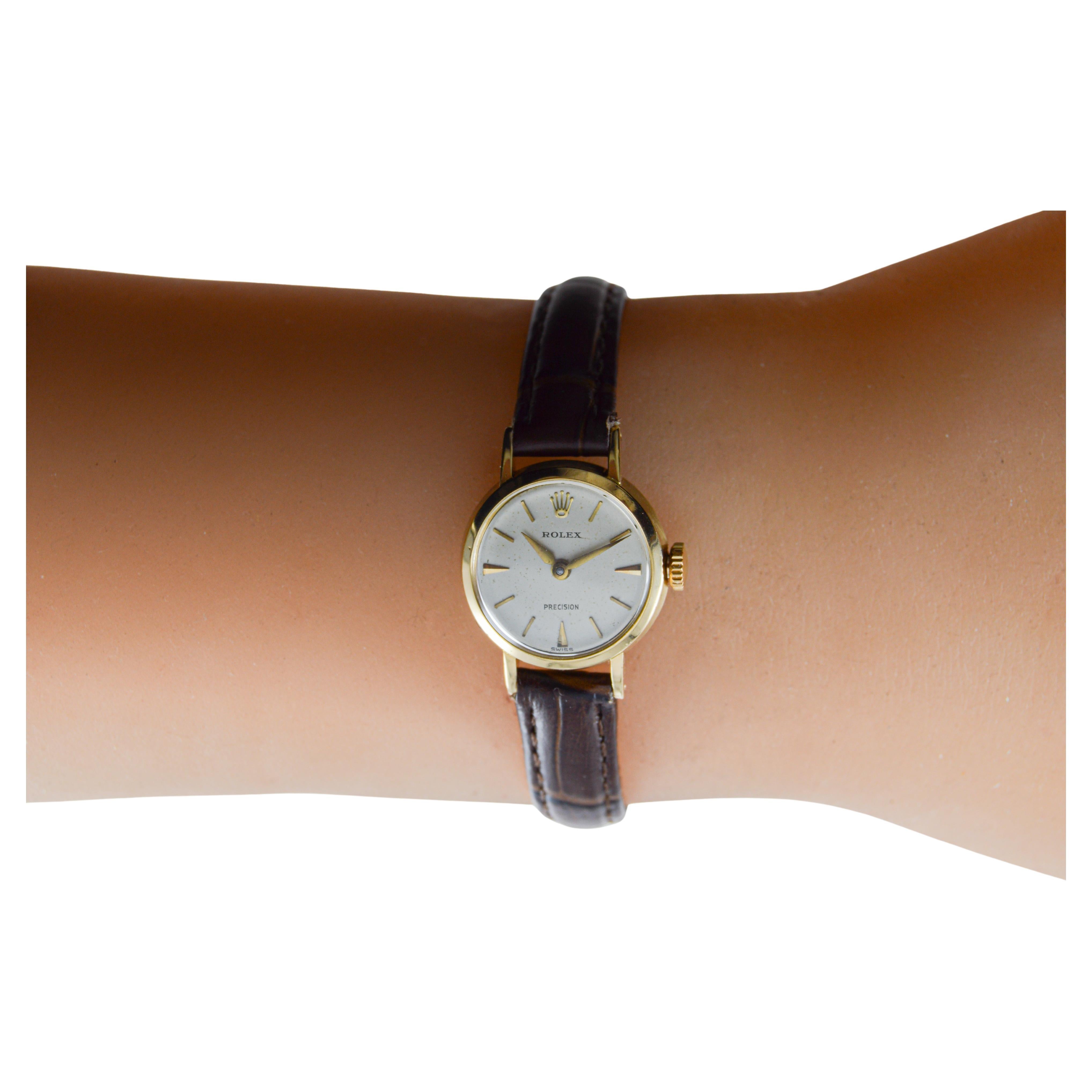 Rolex Orologio Art Deco da donna in oro massiccio 18Kt circa 1946 in vendita 12