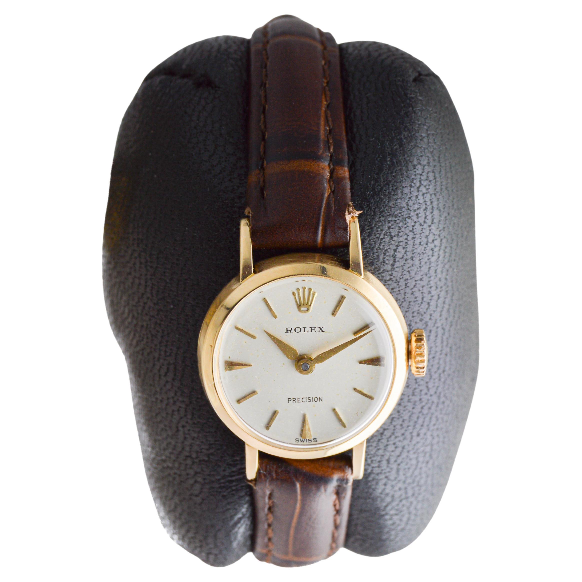 Rolex Orologio Art Deco da donna in oro massiccio 18Kt circa 1946 In condizioni ottime in vendita a Long Beach, CA