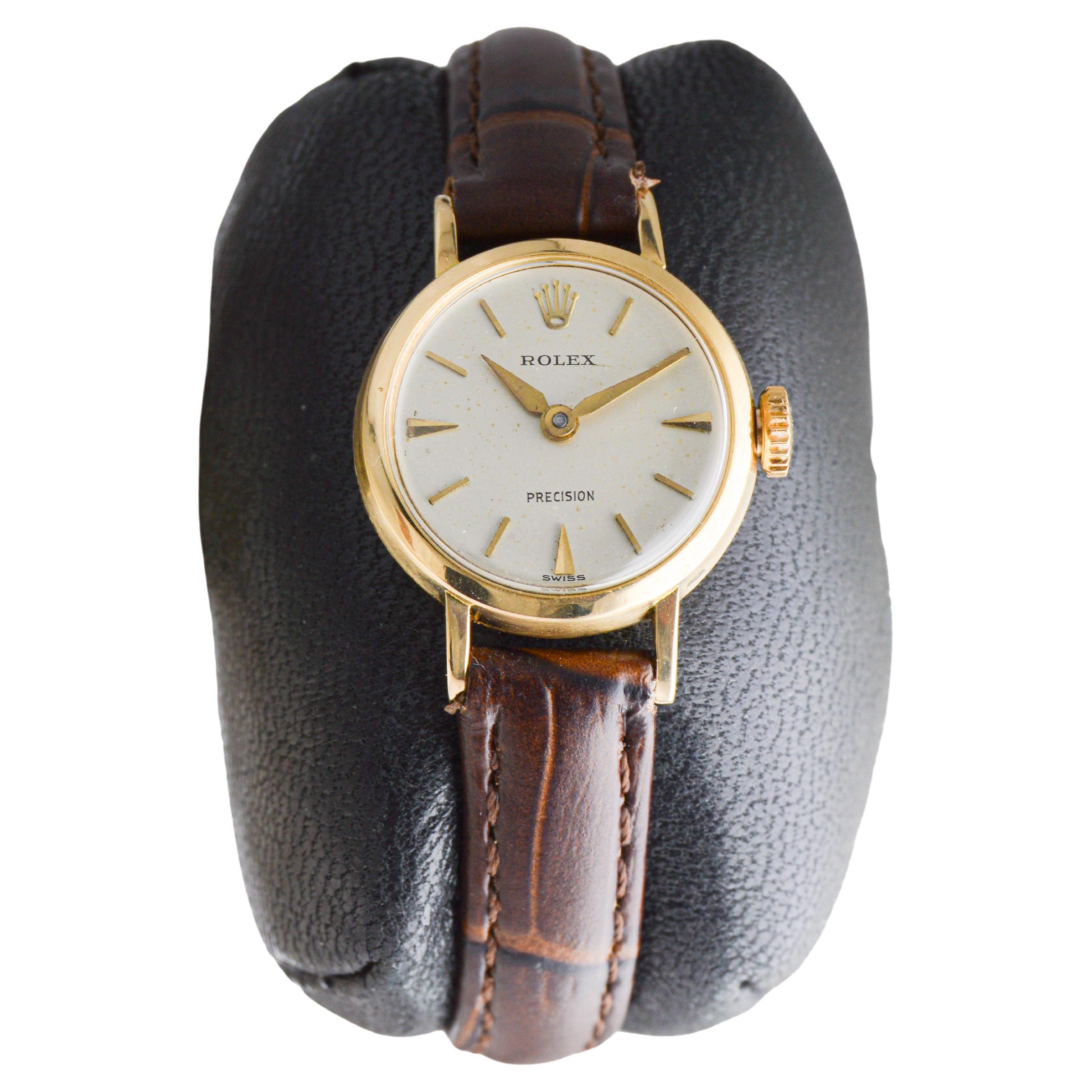 Rolex Orologio Art Deco da donna in oro massiccio 18Kt circa 1946 in vendita 1