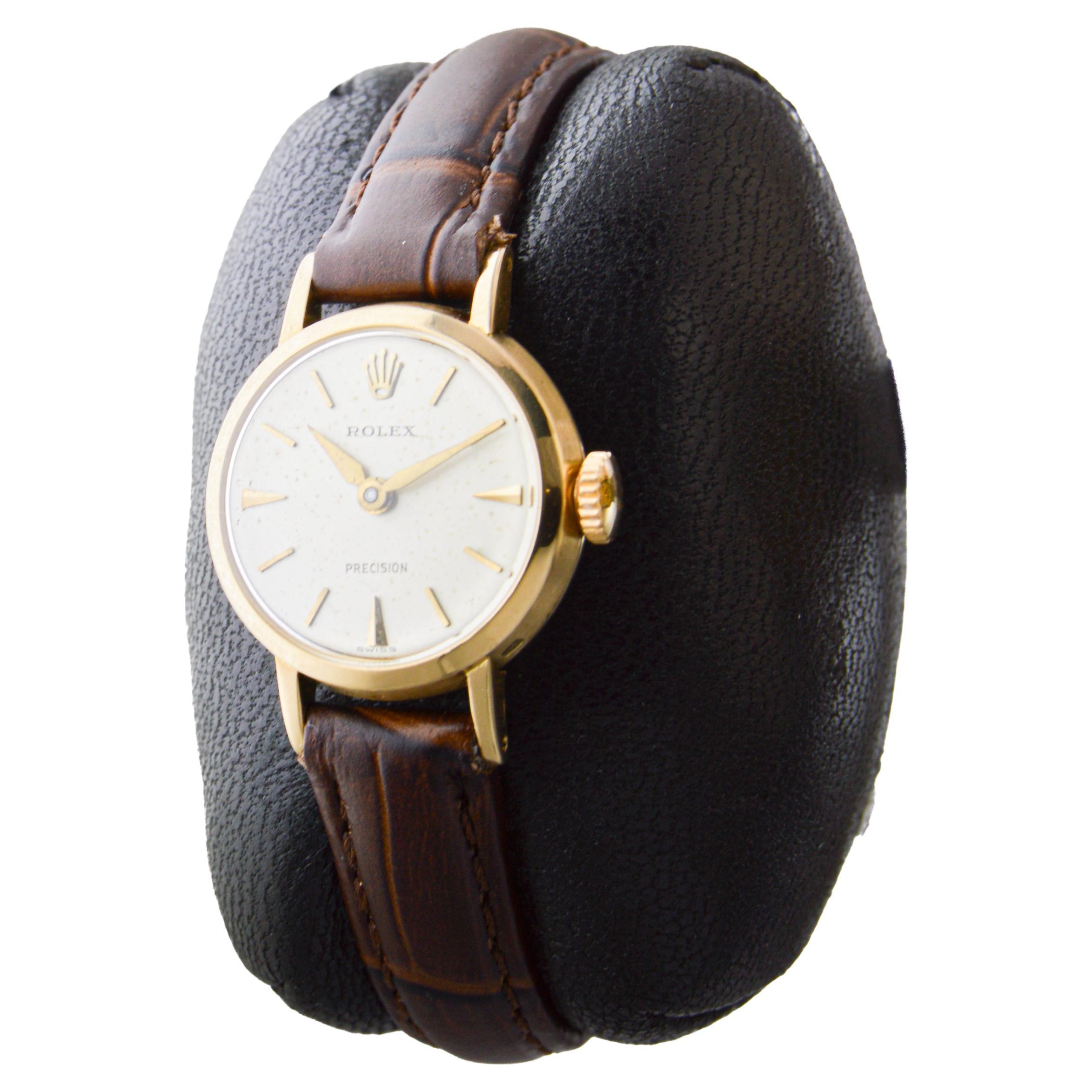 Rolex Orologio Art Deco da donna in oro massiccio 18Kt circa 1946 in vendita 2