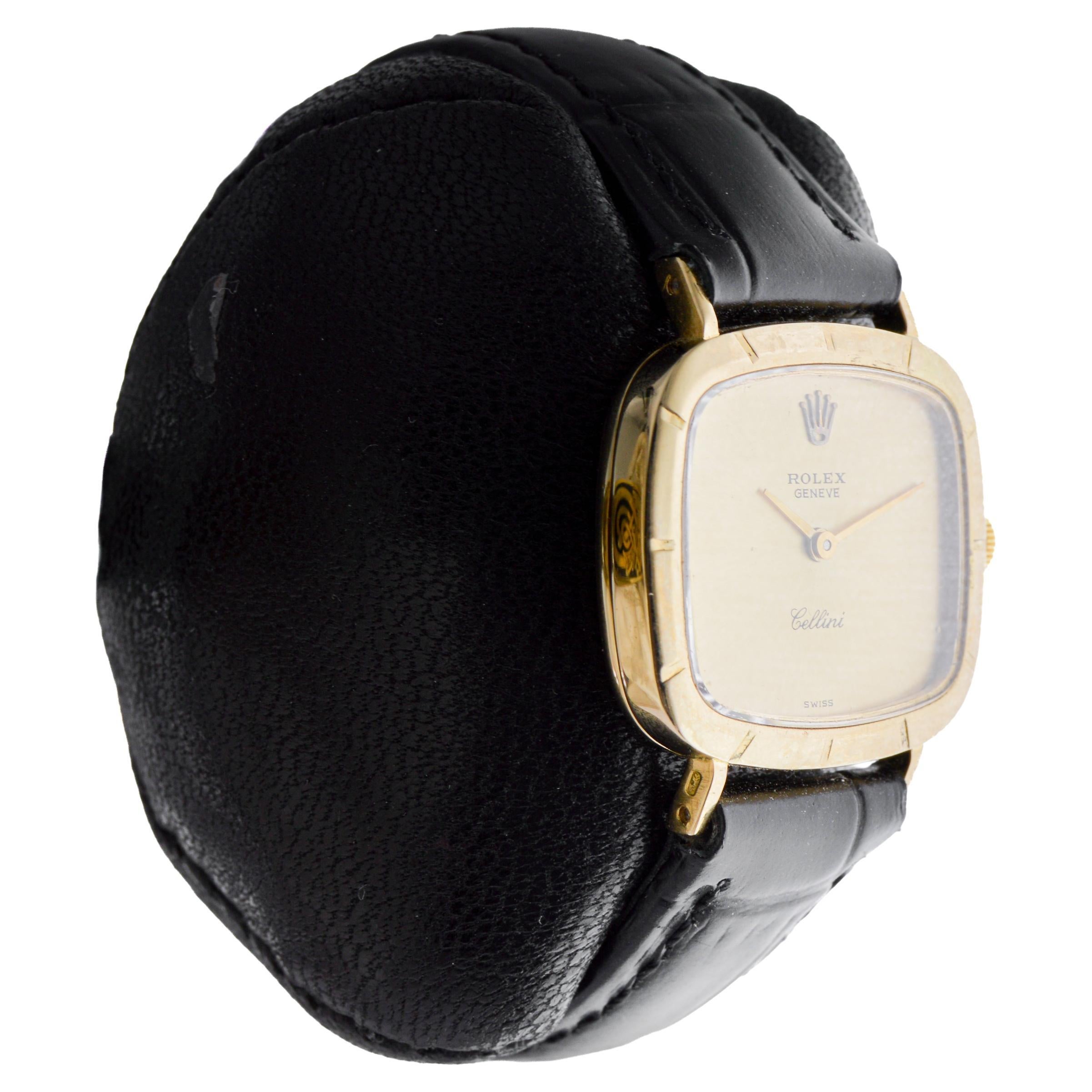 USINE / MAISON : Compagnie des montres Rolex
STYLE / RÉFÉRENCE : Cellini / Référence 4082
METAL / MATERIAL : Or massif 18Kt
CIRCA / ANNÉE : années 1970
DIMENSIONS / TAILLE : Longueur 29 mm 