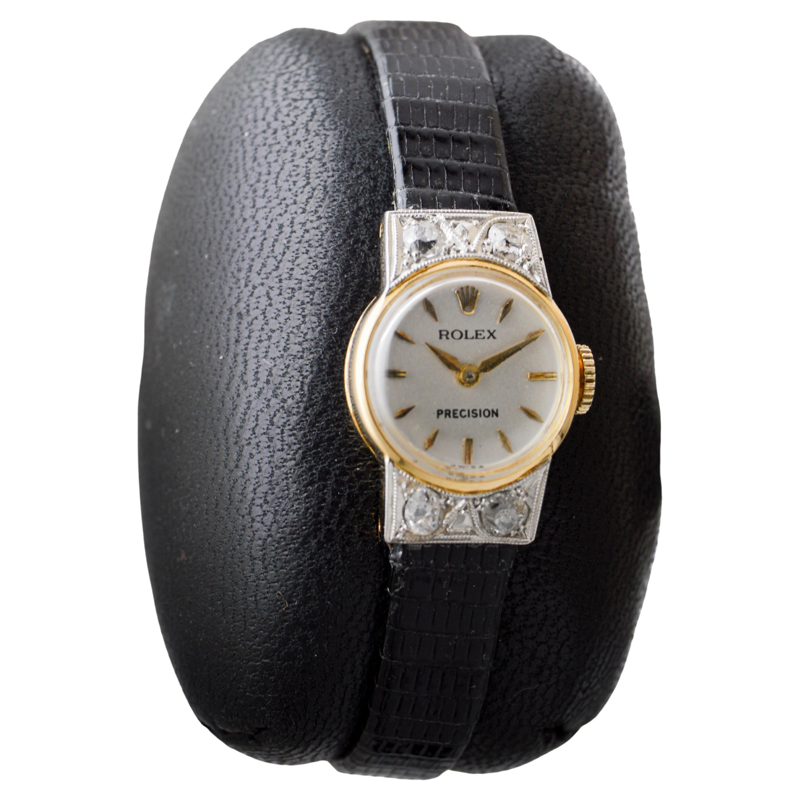 Moderno Rolex 18Kt Solid Gold Ladies Dress Watch circa 1950 with Original Dial in vendita
