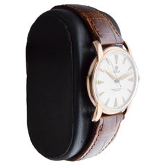 Rolex 18Kt Solid Gold Modernist Watch circa 1948 with High Grade Movement