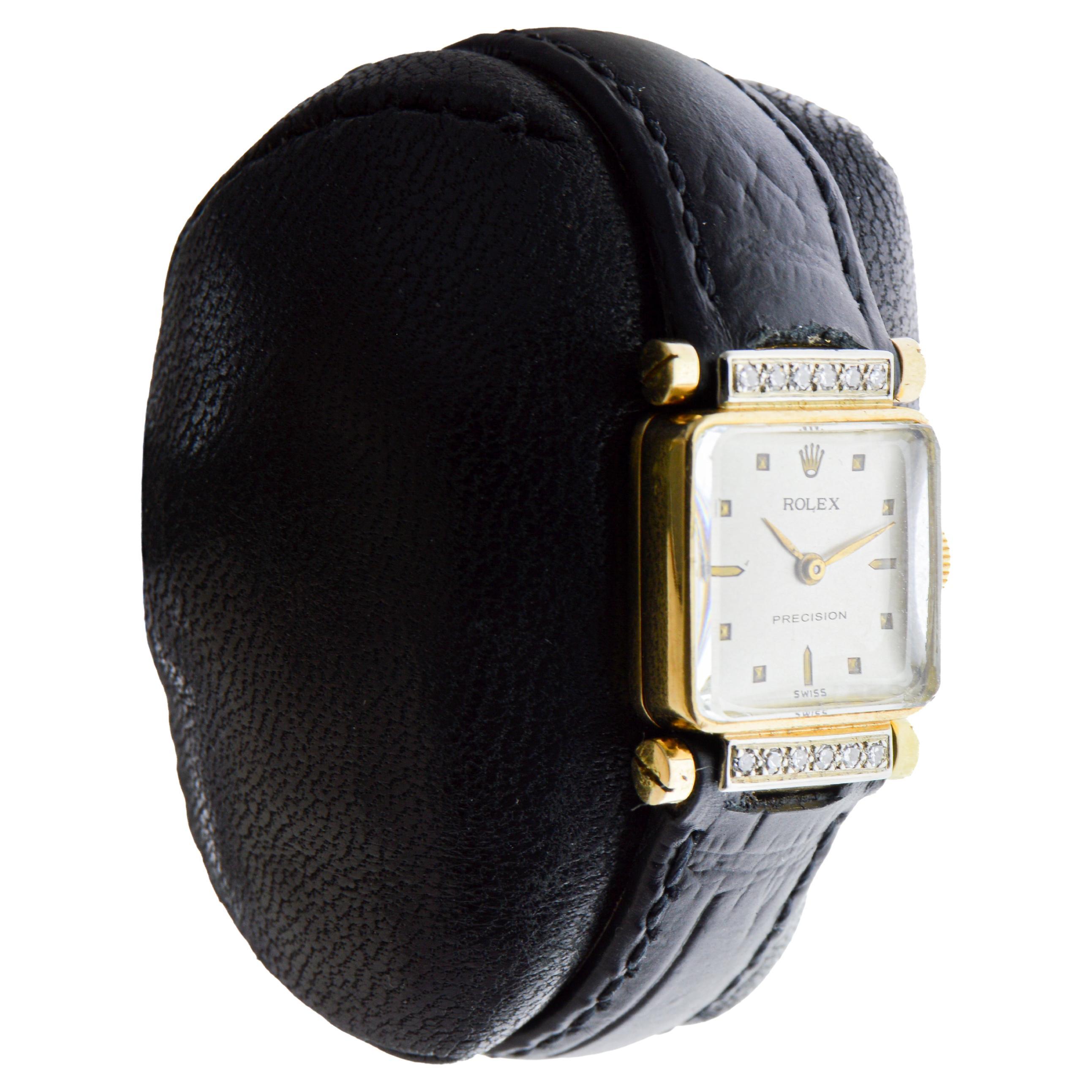 FÁBRICA / CASA: Rolex Watch Company
ESTILO / REFERENCIA: Reloj de vestir / Referencia 3863
METAL / MATERIAL: Oro amarillo macizo de 18 quilates
CIRCA / AÑO: 1952
DIMENSIONES / TAMAÑO: Longitud 33mm 