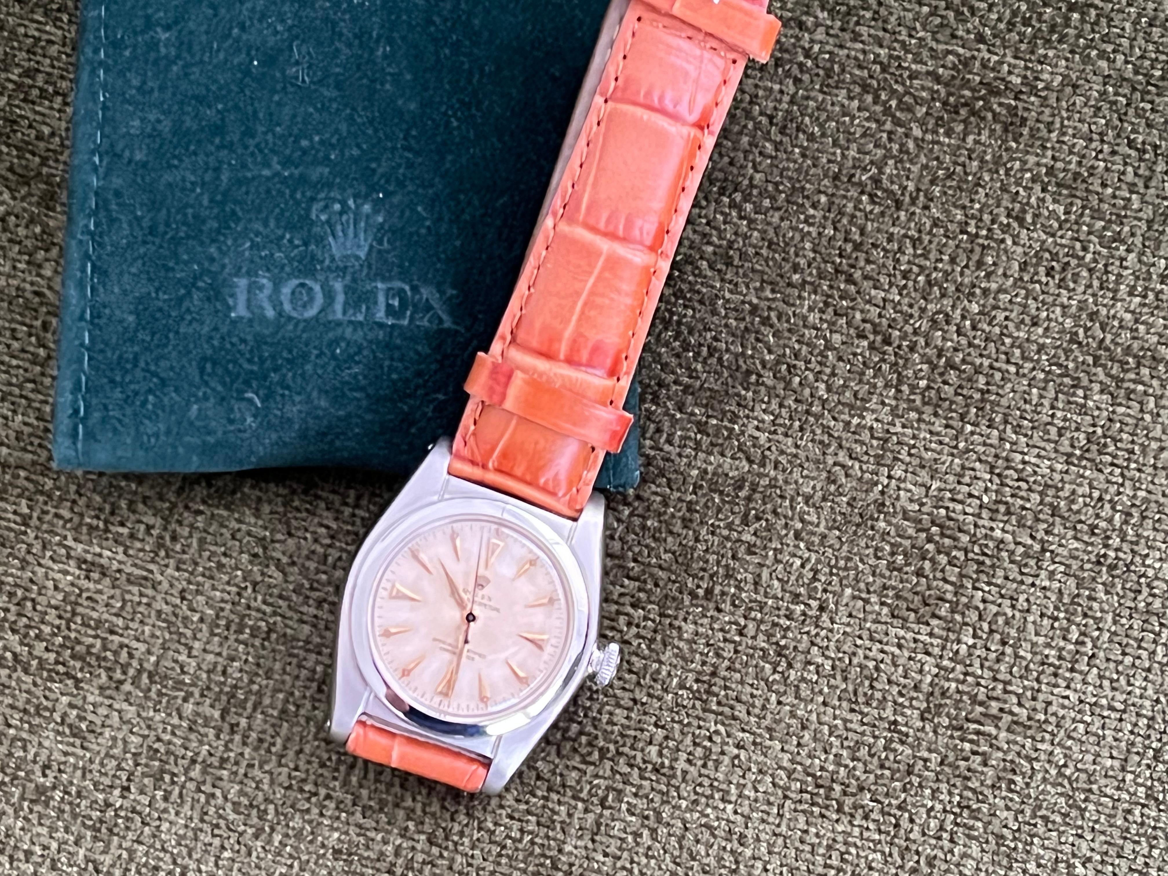 Exciting and rare!! Vintage Rolex bubble back a Reference 6084 Oyster Perpetual dates to approximately 1950s , and is loaded to the hilt with all the goodness you could possibly hope for in a mid-century Rolex. It possesses a 'semi-bubbleback' case
