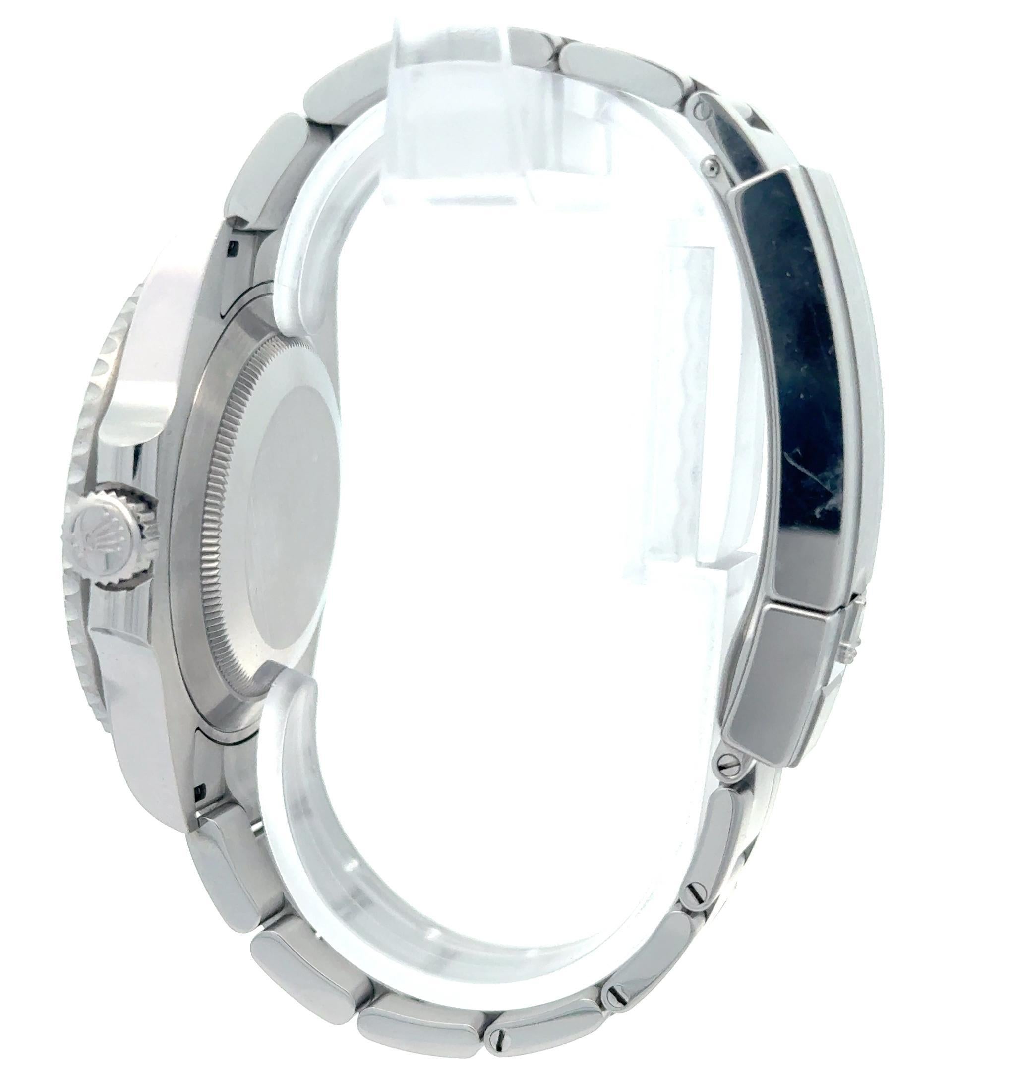 El Rolex 2021 Submariner Sin Fecha ref. 124060 es una versión elegante y moderna de un icono de los relojes de buceo. Fabricada en acero Oystersteel, la caja de 41 mm ofrece una mayor presencia en la muñeca al tiempo que mantiene las proporciones