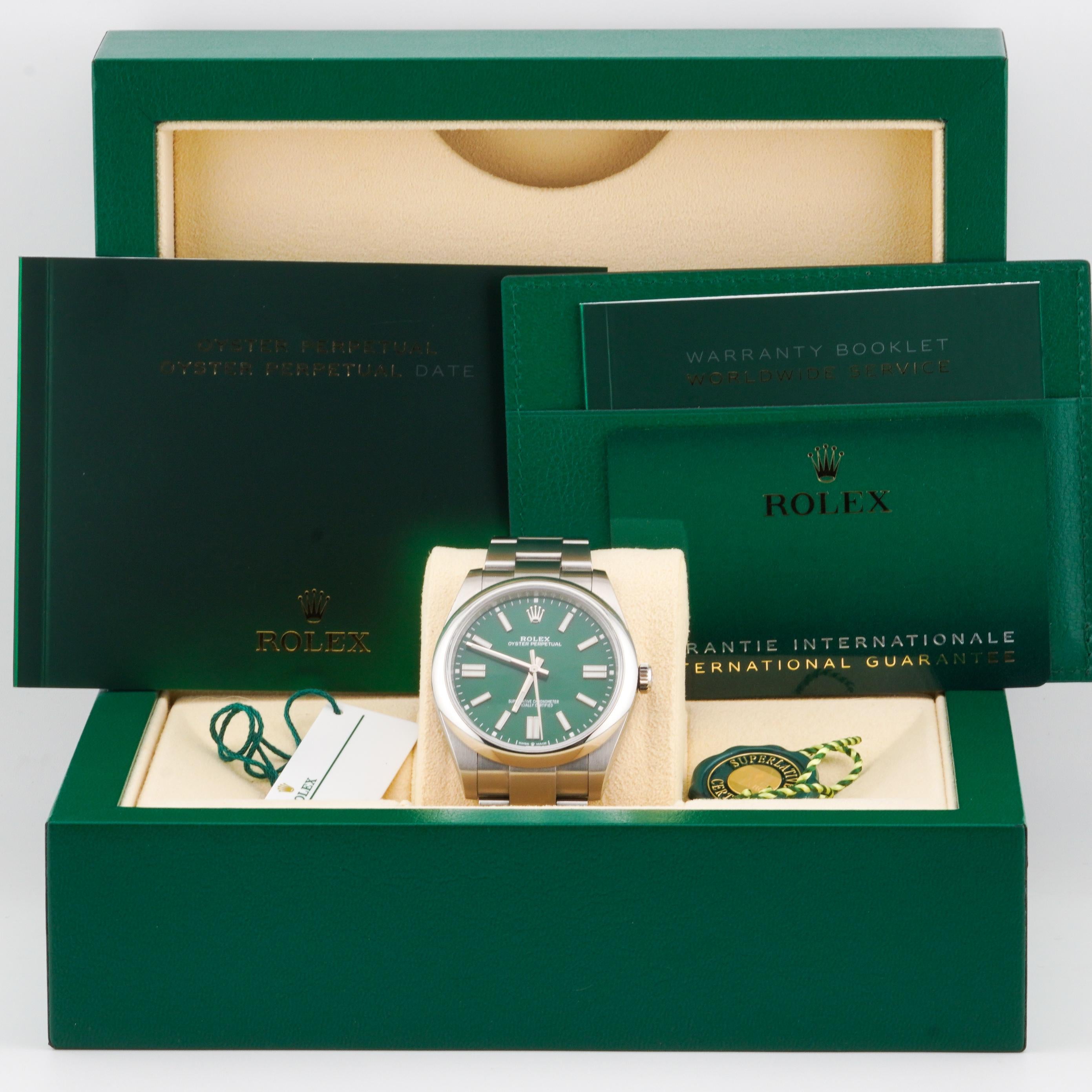 Rolex 2022 Oyster Perpetual 124300 Green Dial 41mm Watch w/ Box and Papers en vente 4