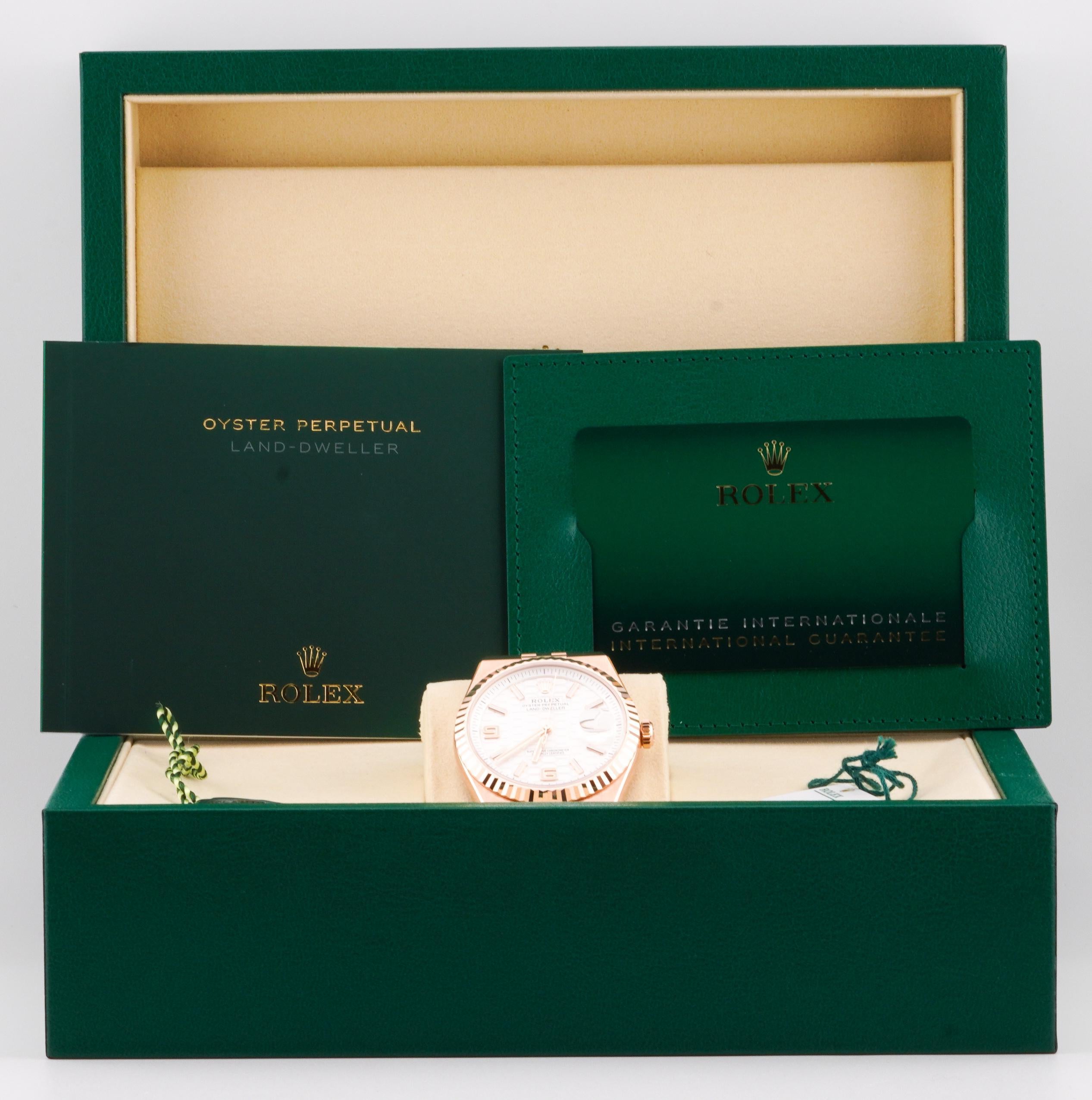 Rolex 2025 Land Dweller - 127335 18k Rose Gold 40mm weißes Zifferblatt Uhr w / FULL SET im Angebot 7