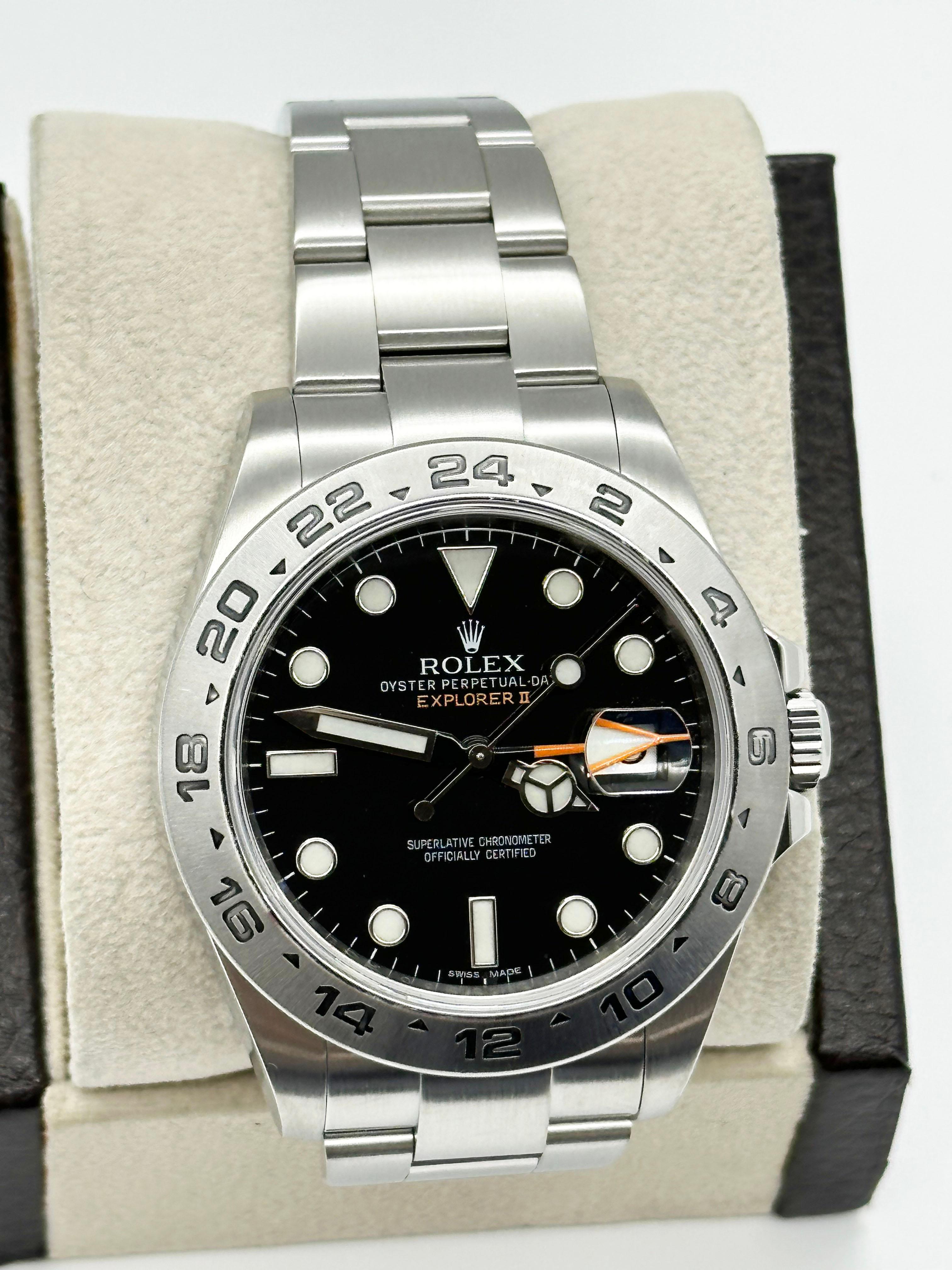 Stil Nummer: 216570



Seriennummer: M0313***



Jahr: 2011-2021

 

Modell: Entdecker II 

 

MATERIAL des Gehäuses: Rostfreier Stahl 

 

Band: Rostfreier Stahl 

 

Lünette: Edelstahl 

 

Zifferblatt: Schwarz 

 

Gesicht: Saphirglas 

