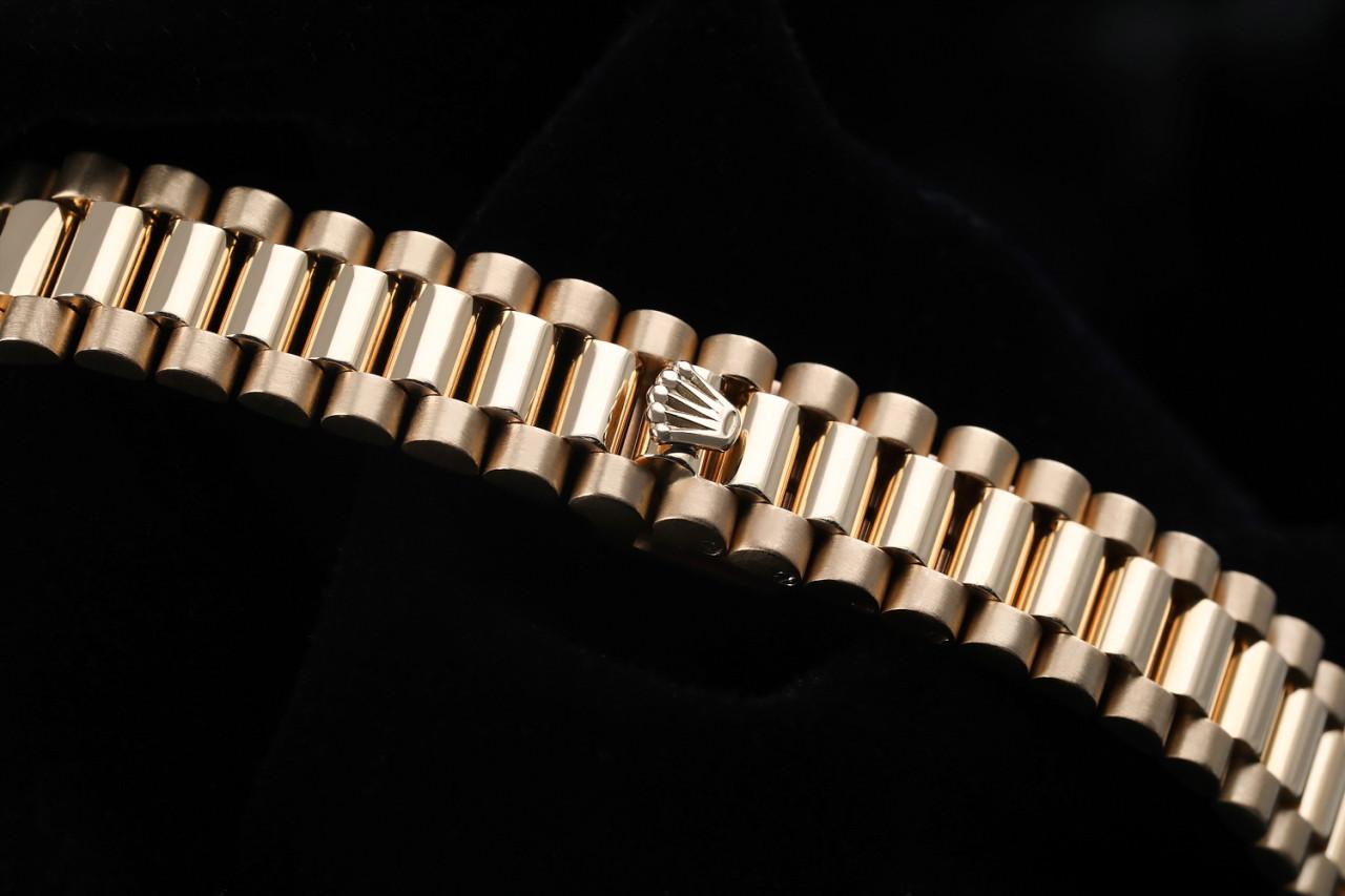 Women's Rolex 26mm Datejust 18kt Gold Black Color Dial with Diamond Accent Diamond Bezel For Sale