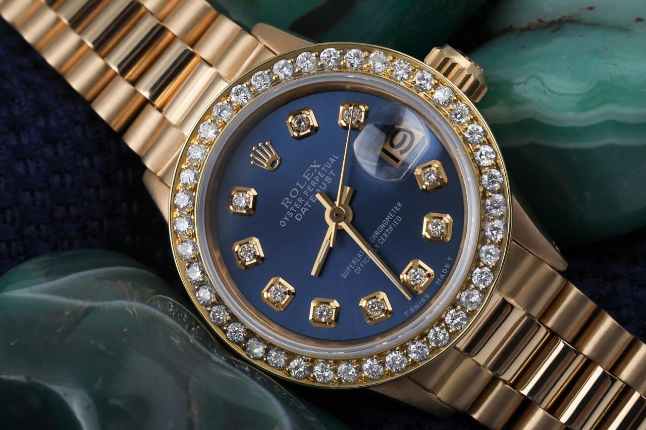 Rolex Datejust 18kt Gold Blaues Zifferblatt mit Diamant-Akzent-Diamant-Lünette 6917 im Zustand „Hervorragend“ im Angebot in New York, NY