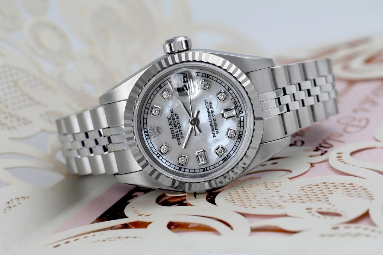 Rolex Datejust Damenuhr Weiß MOP Perlmutt 8 + 2 Diamant Zifferblatt 69174 im Zustand „Hervorragend“ im Angebot in New York, NY