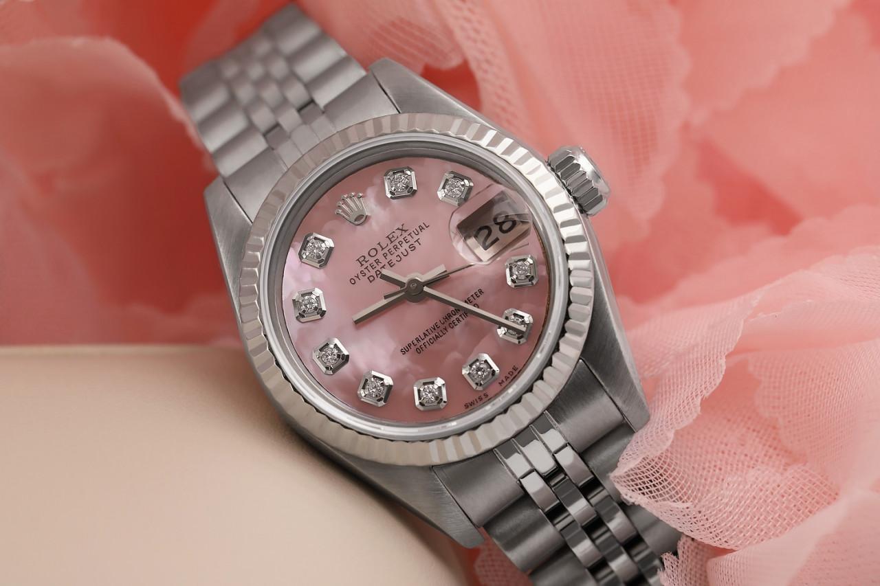Ladies Rolex 26mm Datejust Pink MOP Mother Of Pearl Dial with Diamond Accent 69174

This watch is in like new condition. It has been polished, serviced and has no visible scratches or blemishes. All our watches come with a standard 1 year mechanical