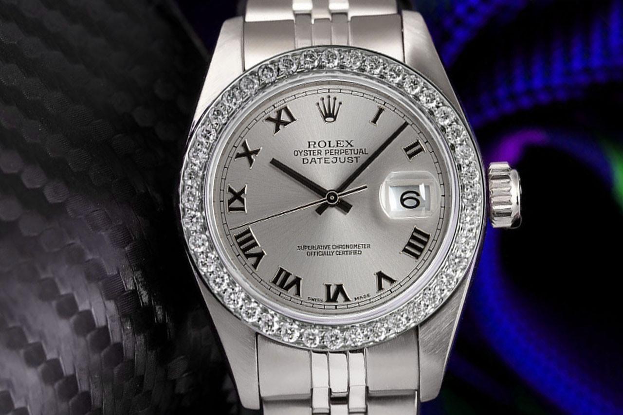Rolex 26mm Datejust Montre femme en acier avec cadran argenté et lunette diamantée personnalisée  Unisexe en vente