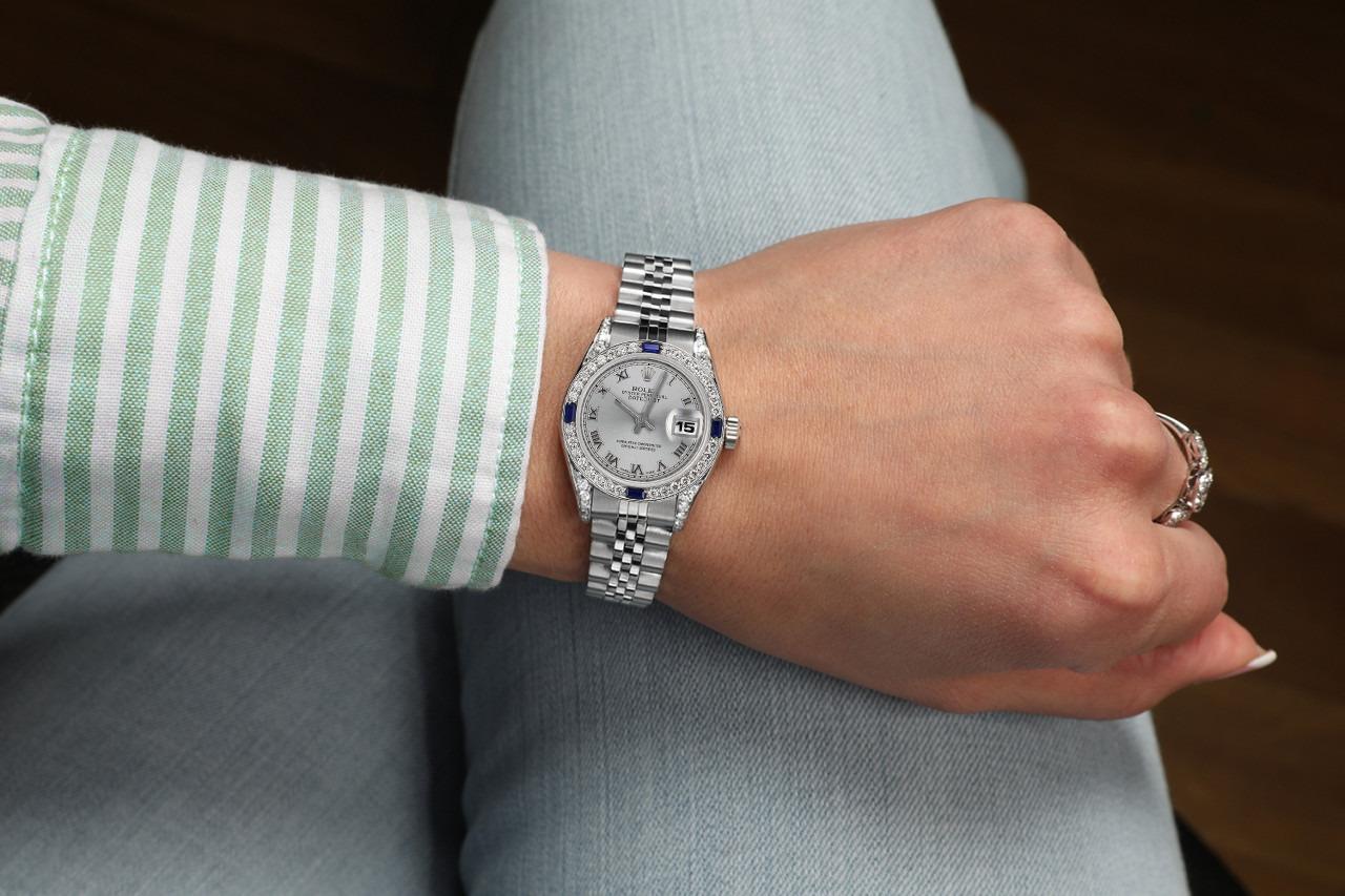 Rolex Montre Datejust en acier inoxydable avec cadran romain en argent et saphir 69174 Pour femmes en vente