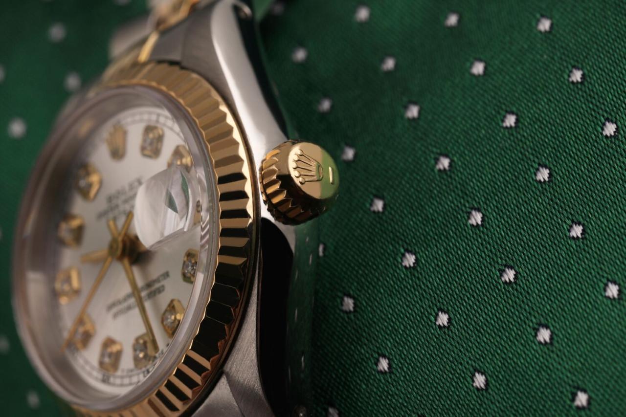 Rolex Datejust zweifarbiges Silberfarbenes Zifferblatt mit Diamantuhr 69173 im Zustand „Hervorragend“ im Angebot in New York, NY