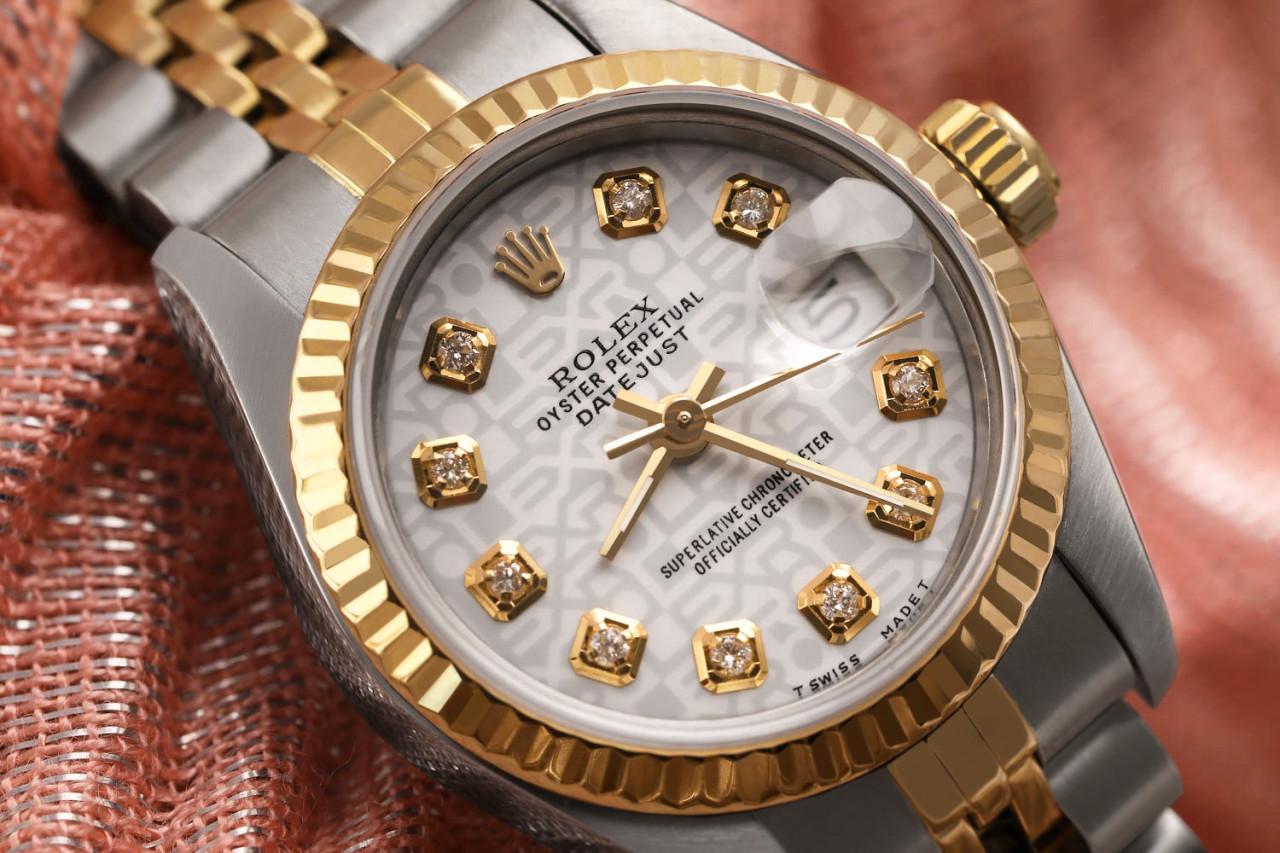 Ladies Vintage Rolex 26mm Datejust Two Tone White Color Jubilee Dial with Diamonds 69173

This watch is in like new condition. It has been polished, serviced and has no visible scratches or blemishes. All our watches come with a standard 1 year