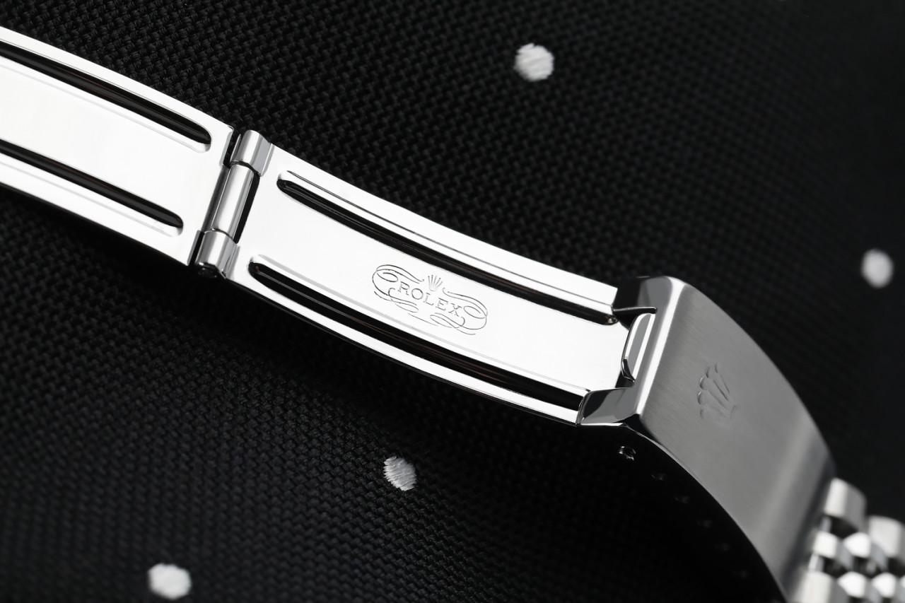 Rolex Montre Datejust avec lunette personnalisée en diamants de couleur noire et cadran en diamants 69174 en vente 1