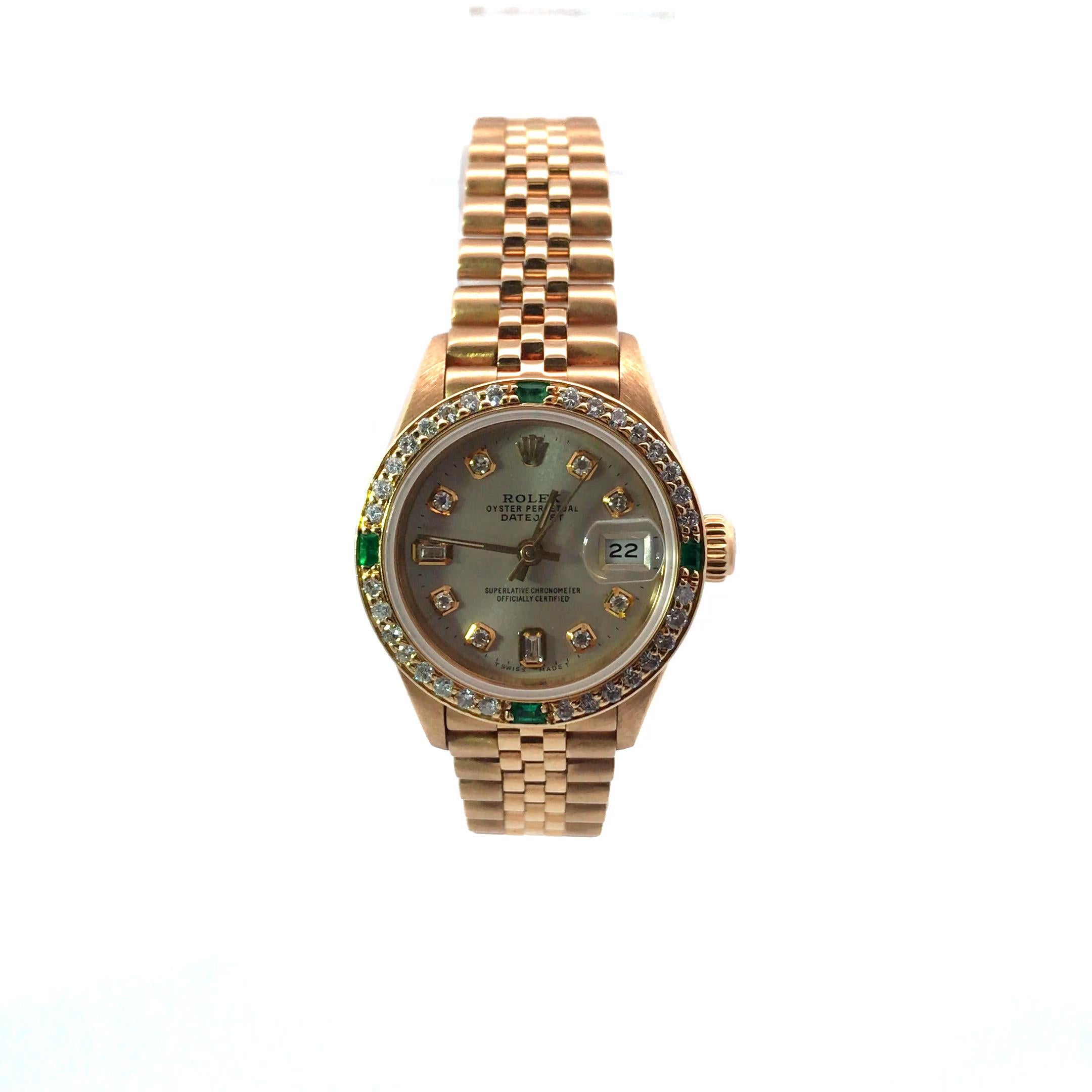 Taille ronde Montre Rolex 26mm Jubelee Date Just Or jaune 18 carats diamant Emeraude