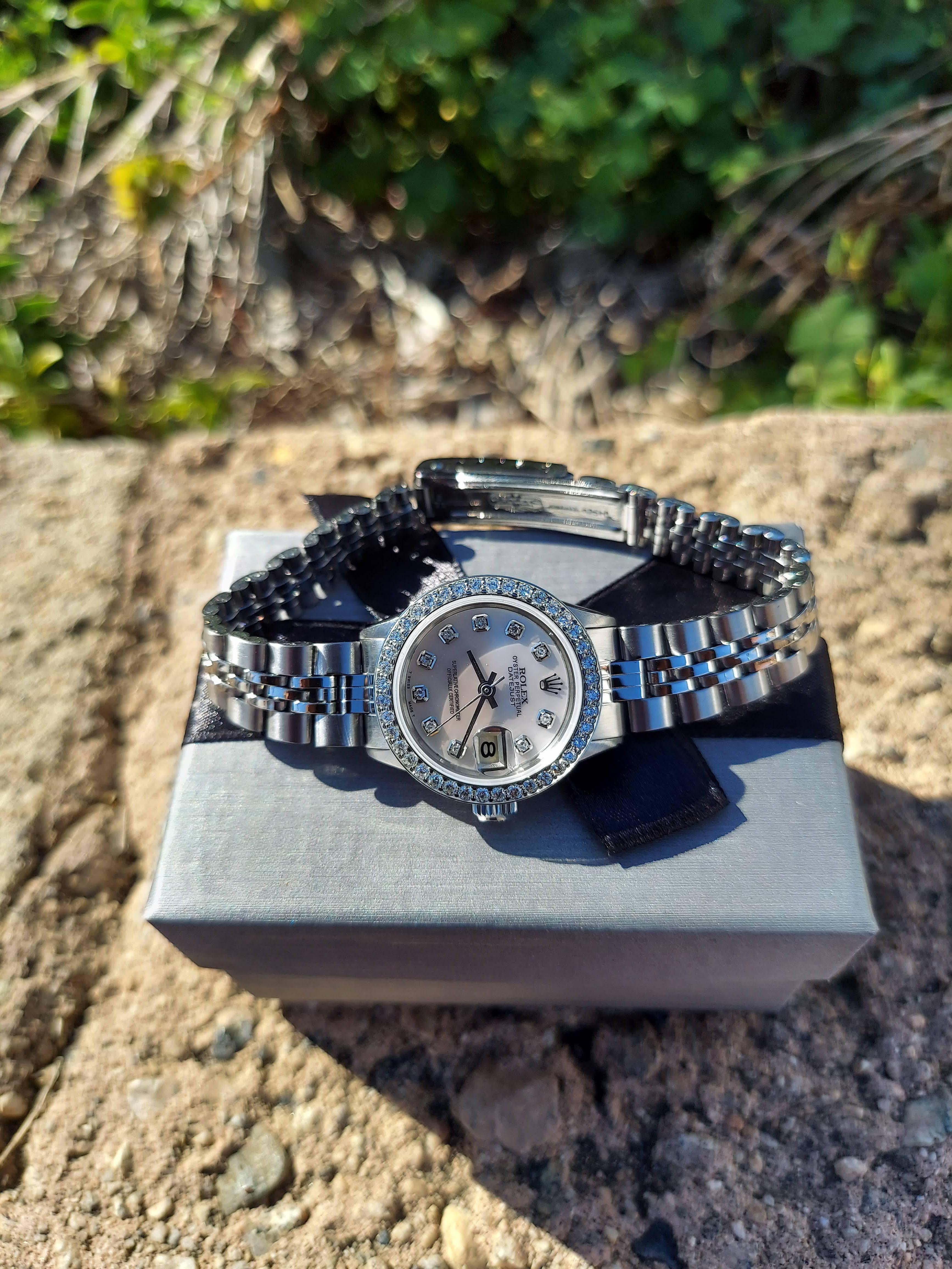 Rolex datejust en acier avec diamants MOP, anniversaire pour femmes 26 mm Bon état - En vente à San Fernando, CA