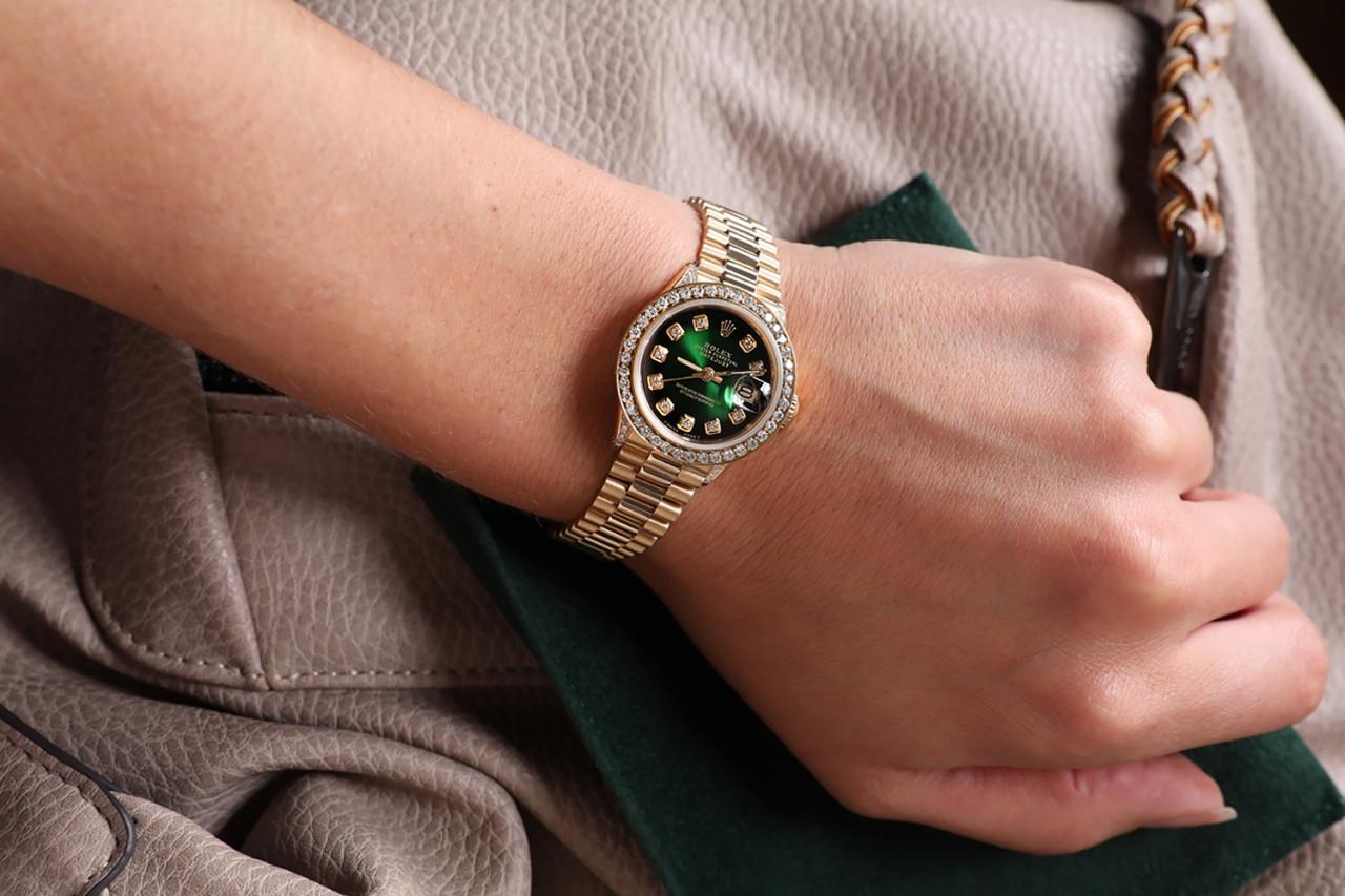 Rolex Montre présidentielle en or 18 carats avec lunette et cadran en diamants verts 6917 en vente 5