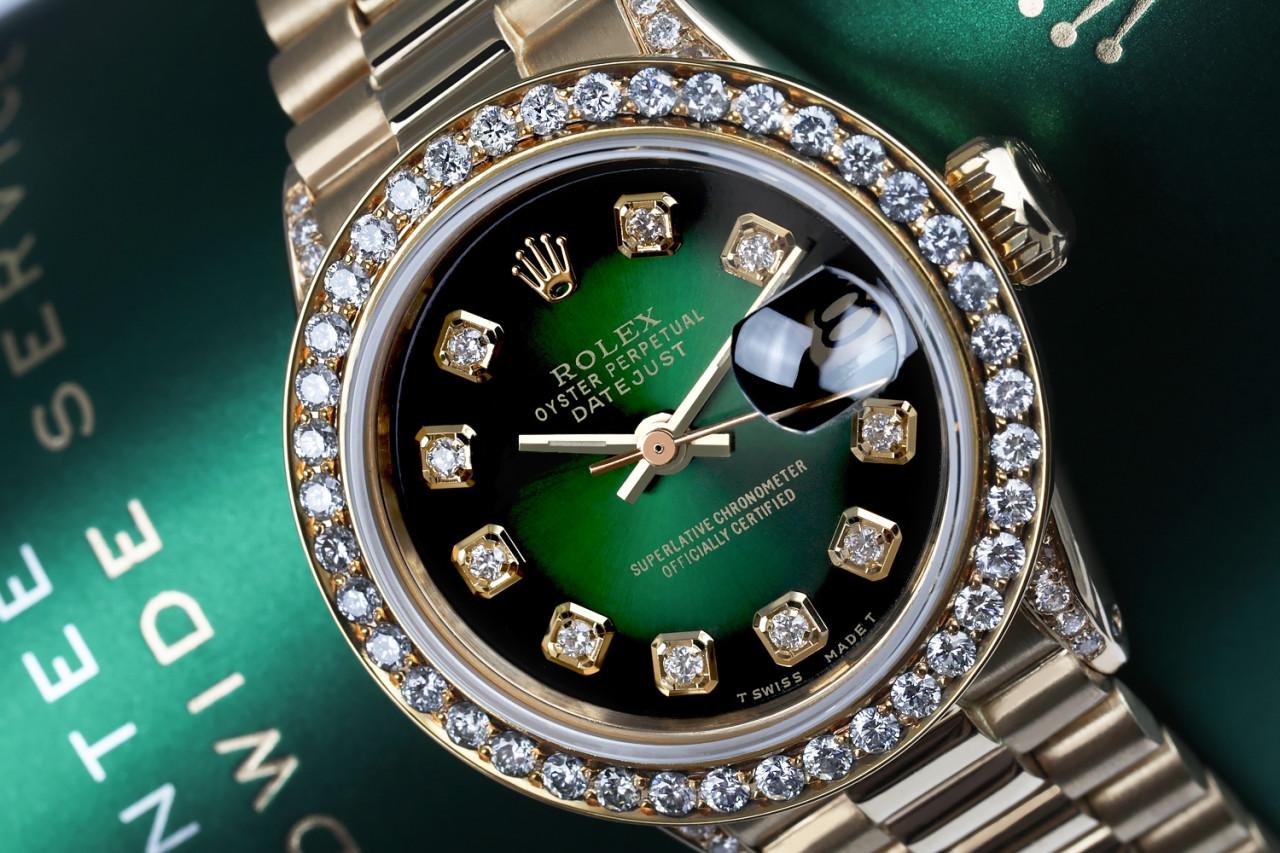 Taille ronde Rolex Montre présidentielle en or 18 carats avec lunette et cadran en diamants verts 6917 en vente