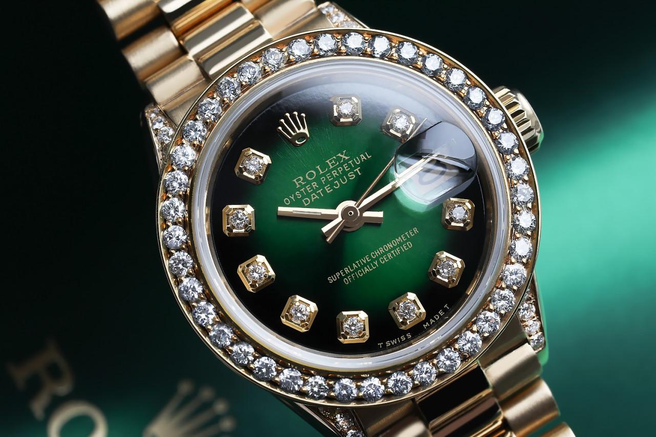 Rolex Montre présidentielle en or 18 carats avec lunette et cadran en diamants verts 6917 Excellent état - En vente à New York, NY