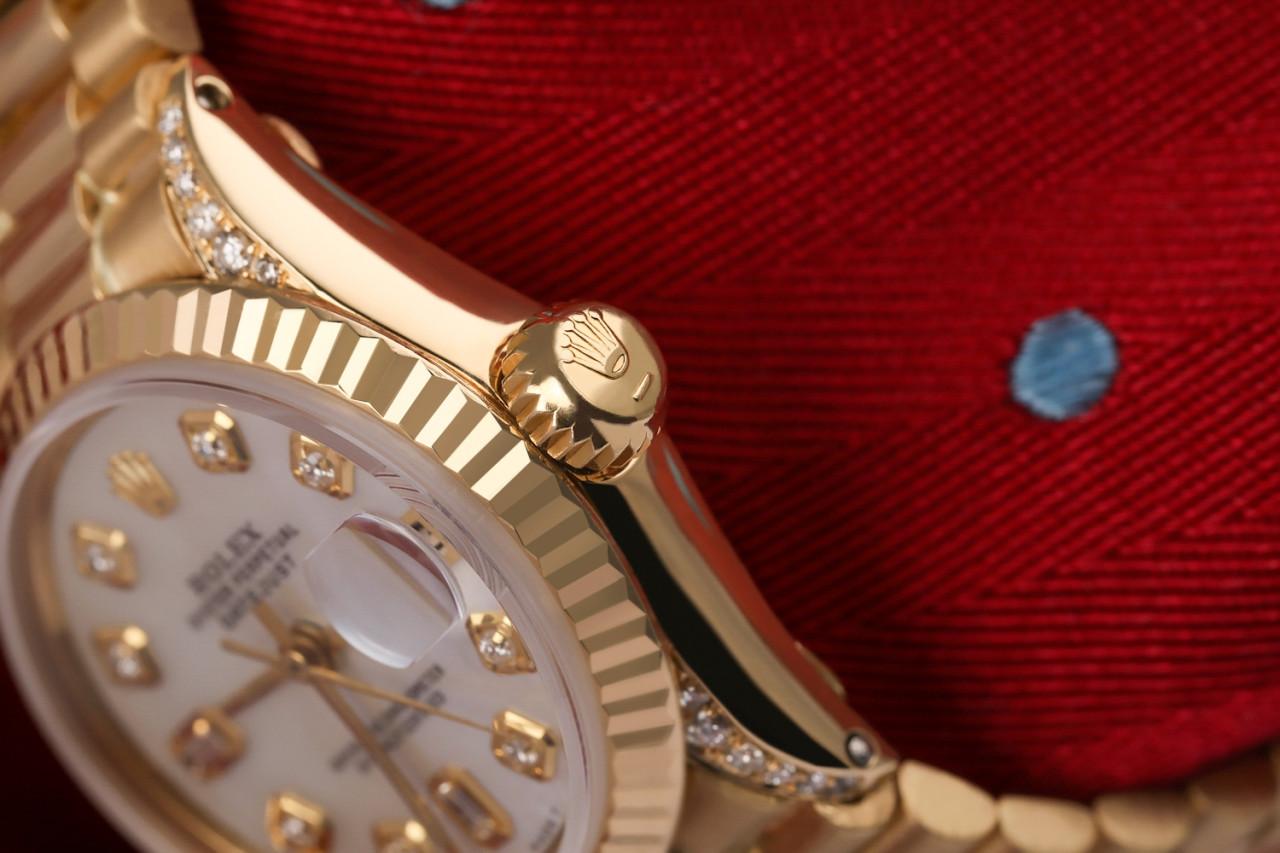 Taille baguette Rolex Montre présidentielle en or blanc 18 carats avec cadran MOP en nacre et diamants baguettes en vente