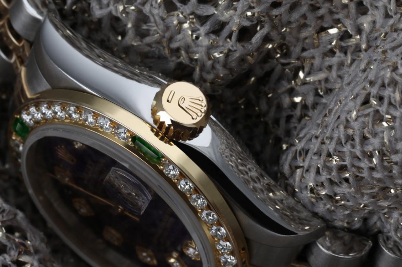 Taille émeraude Rolex Montre vintage 26 mm avec cadran en diamants bicolores et lunette en diamants et émeraudes en vente