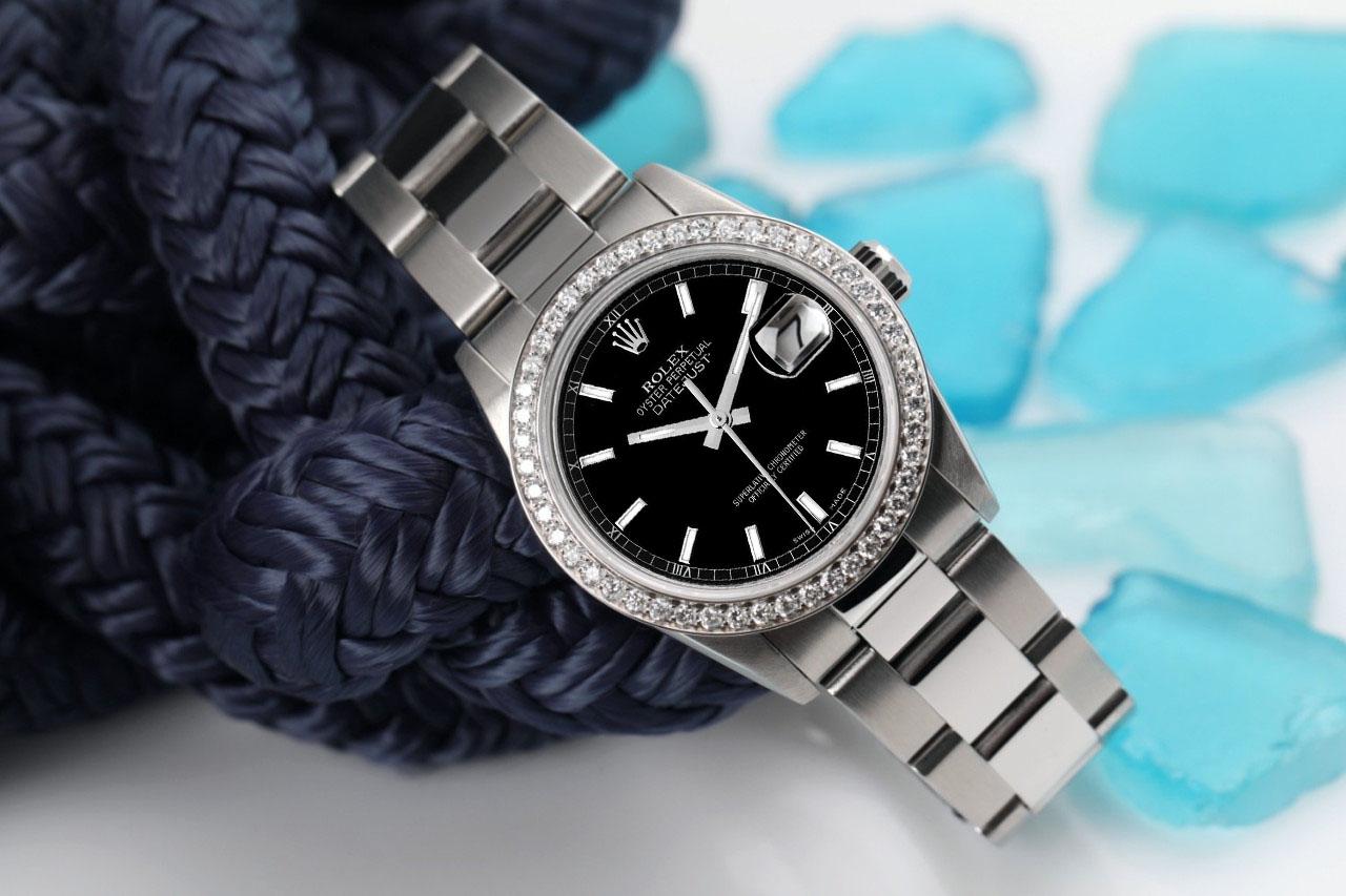  We take great pride in presenting this timepiece, which is in impeccable condition, having undergone professional polishing and servicing to maintain its pristine appearance. The watch features aftermarket diamonds (non-Rolex), and there are no